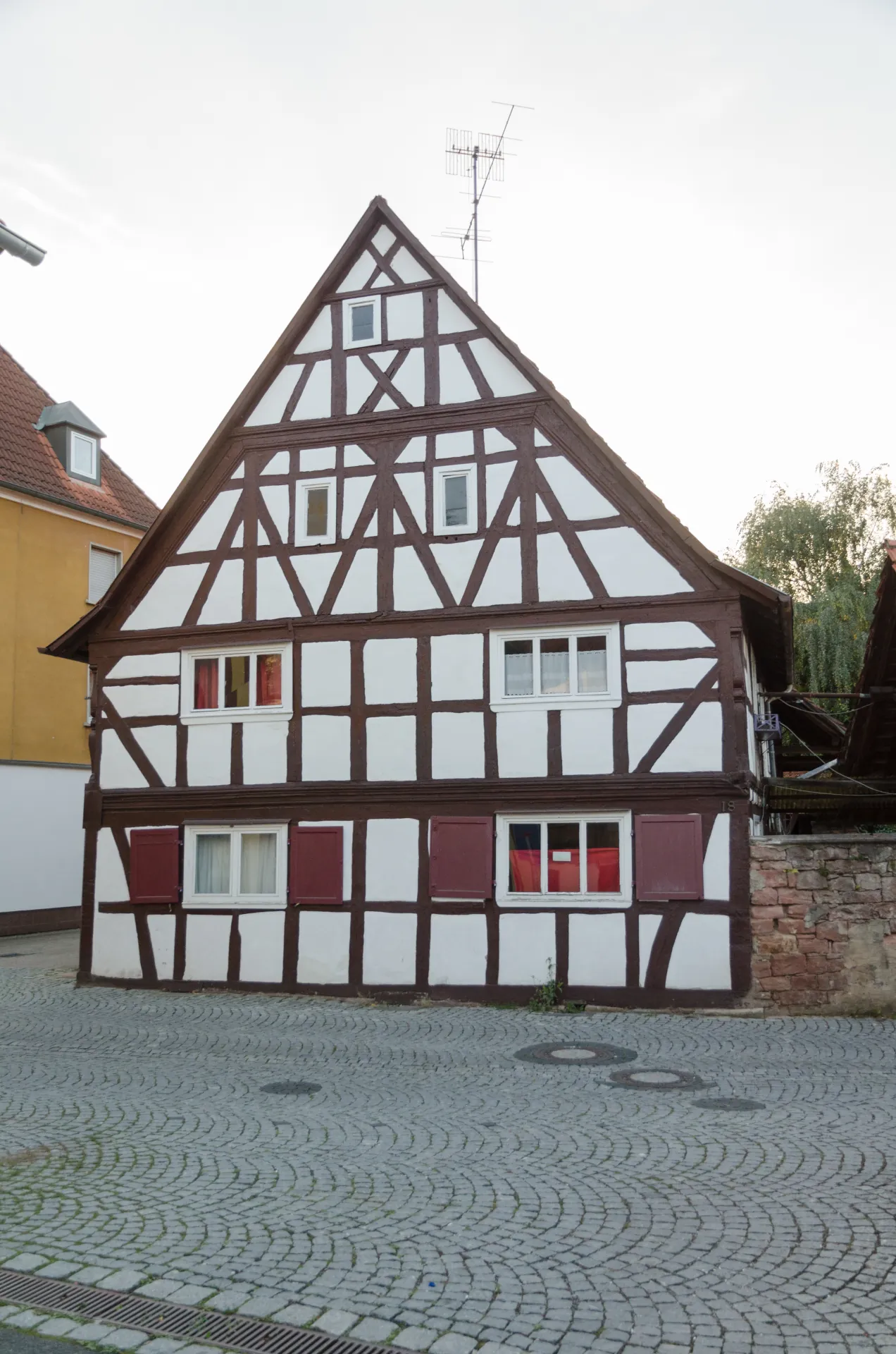 Giebel des Fachwerkhauses Lindenstraße 18 in Schöllkrippen