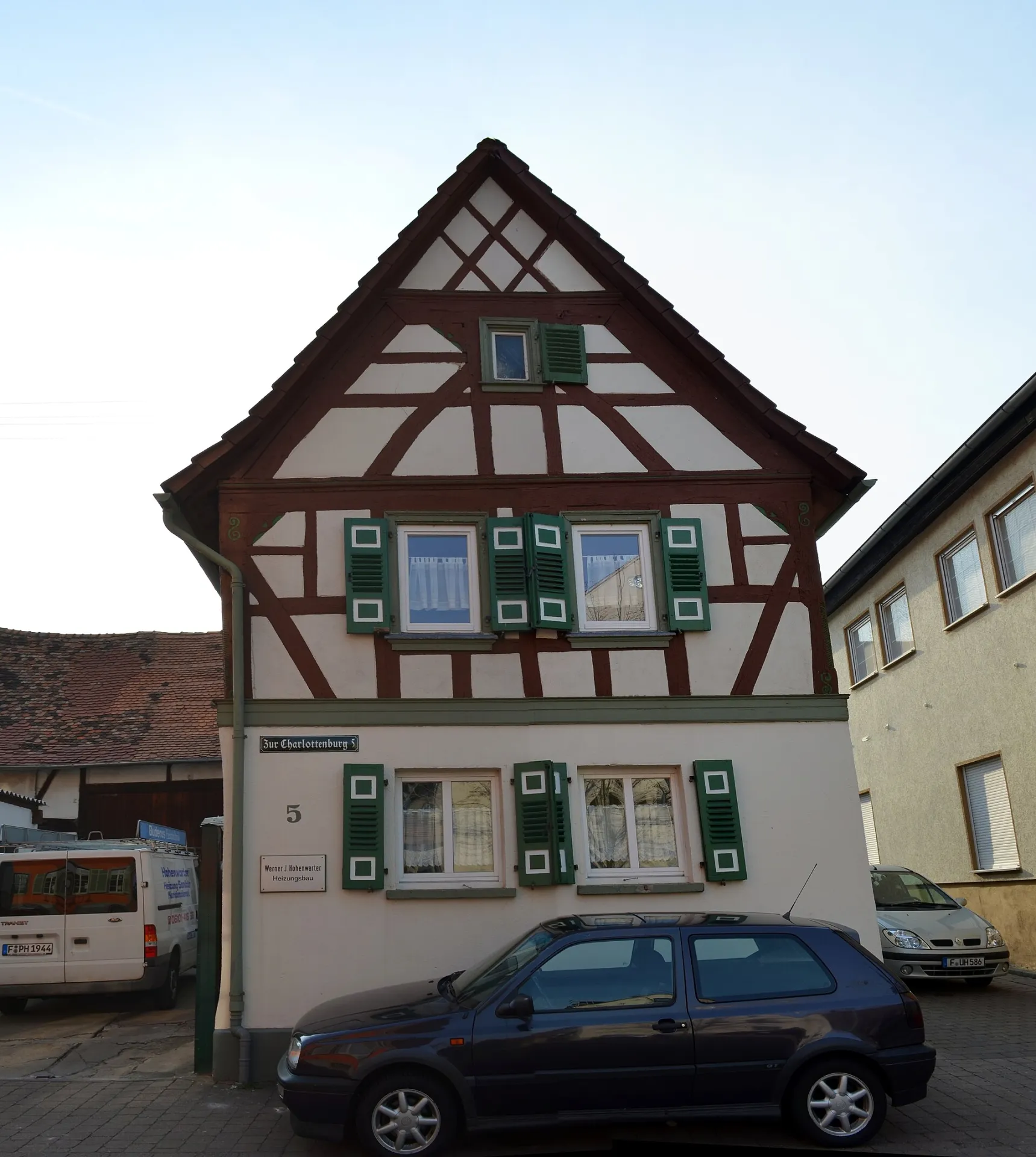 Fachwerkgiebel an der Straße Zur Charlottenburg in Frankfurt Nieder-Erlenbach