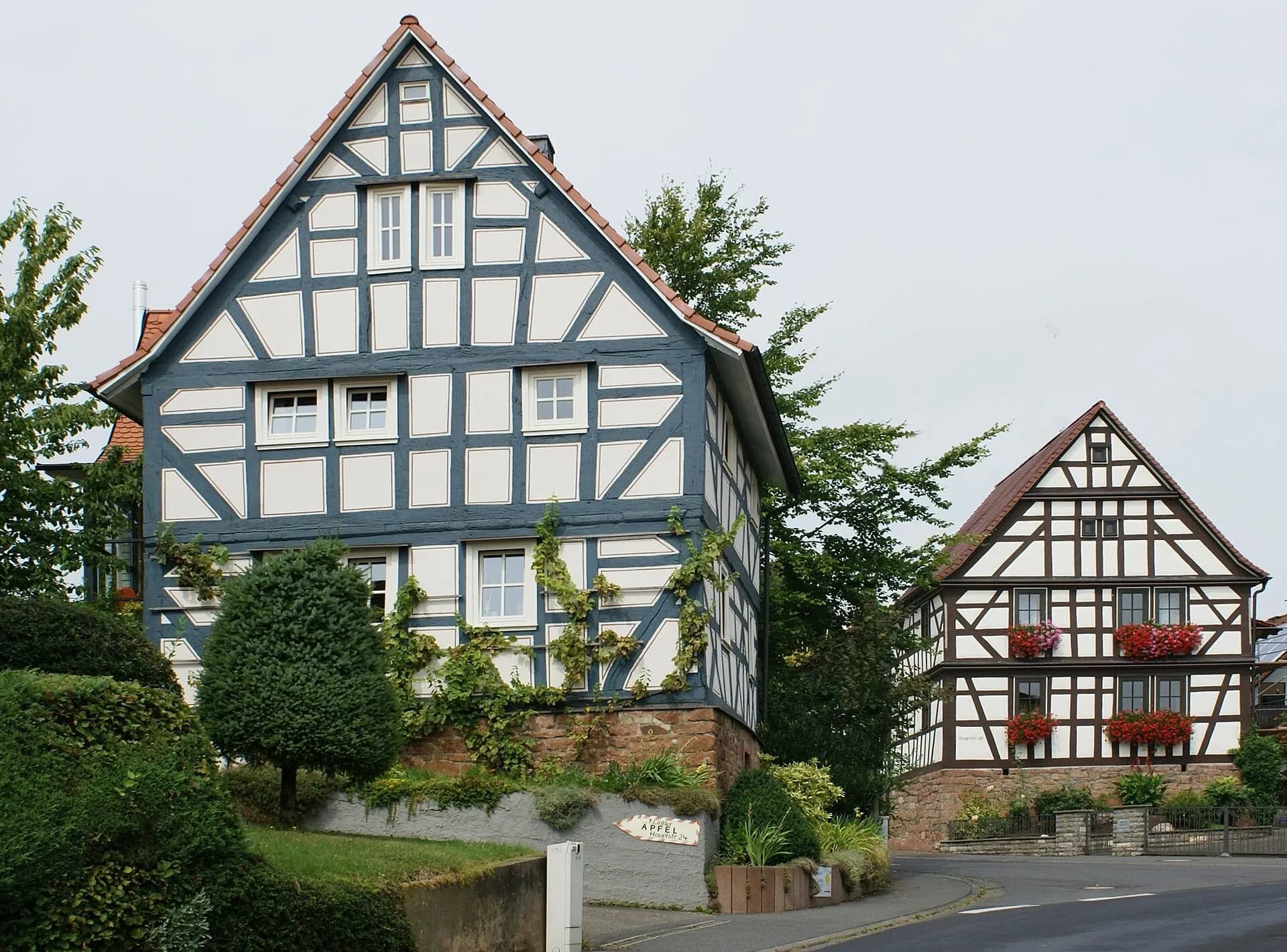 Fachwerkhäuser Hauptstraße 20 und 22 in Krombach
