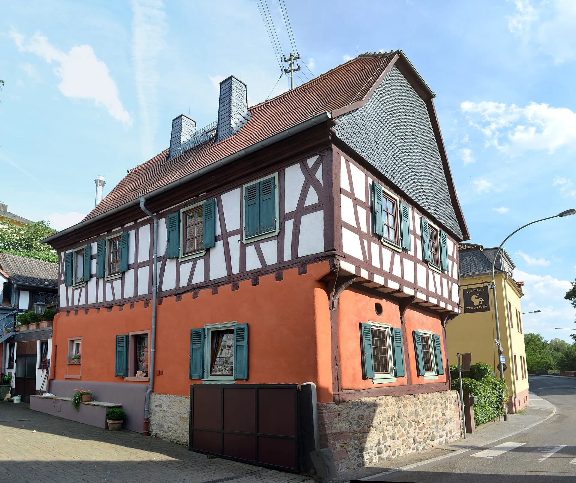 Fachwerkhaus Alt Bonames 2 an der Straßenecke in Frankfurt Bonames