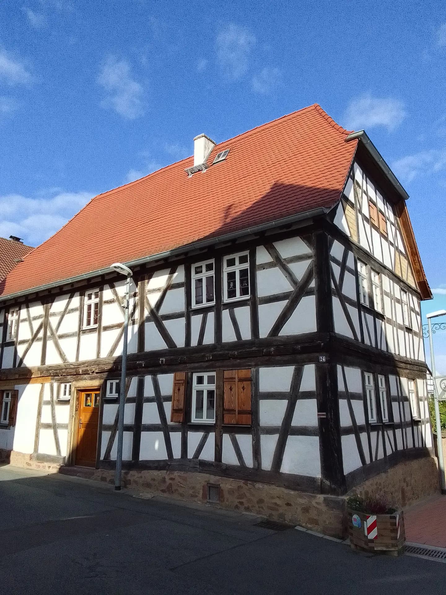 Giebelseite des Fachwerkhauses Am Alten Rathaus 24 in Dreieich-Offenthal