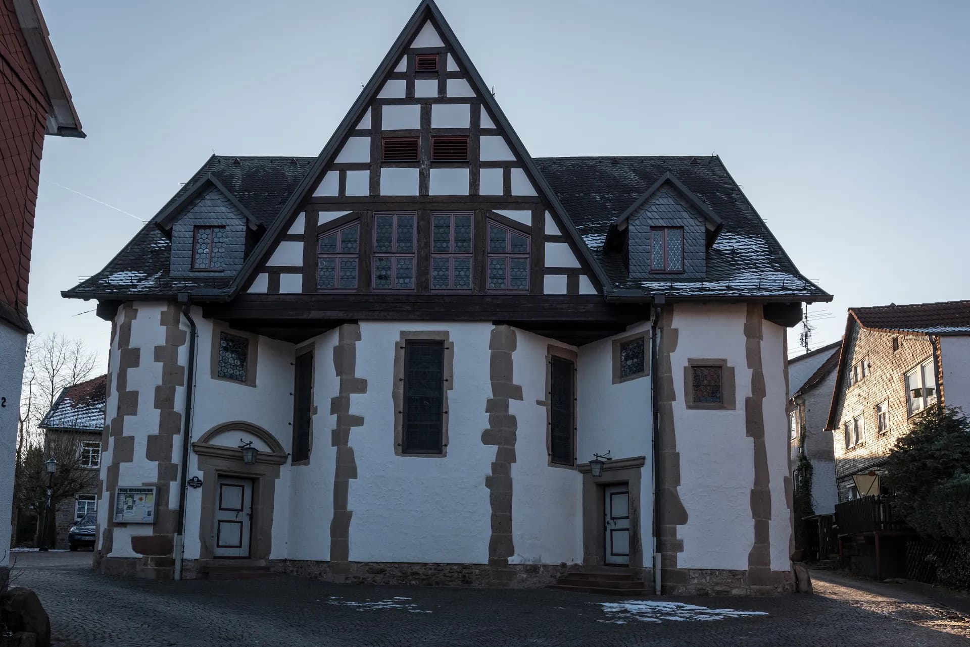 Weißes Fachwerkhaus An der Kirche in Wächtersbach