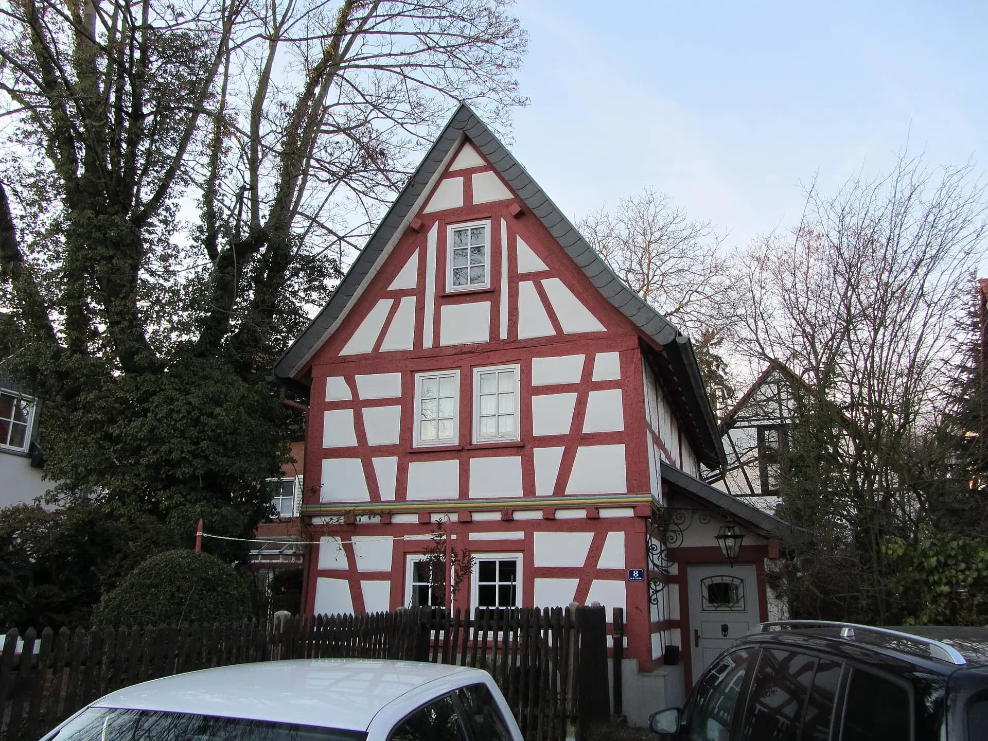 Rot abgesetztes Fachwerkhaus An der Trinkhalle in Bad Soden am Taunus