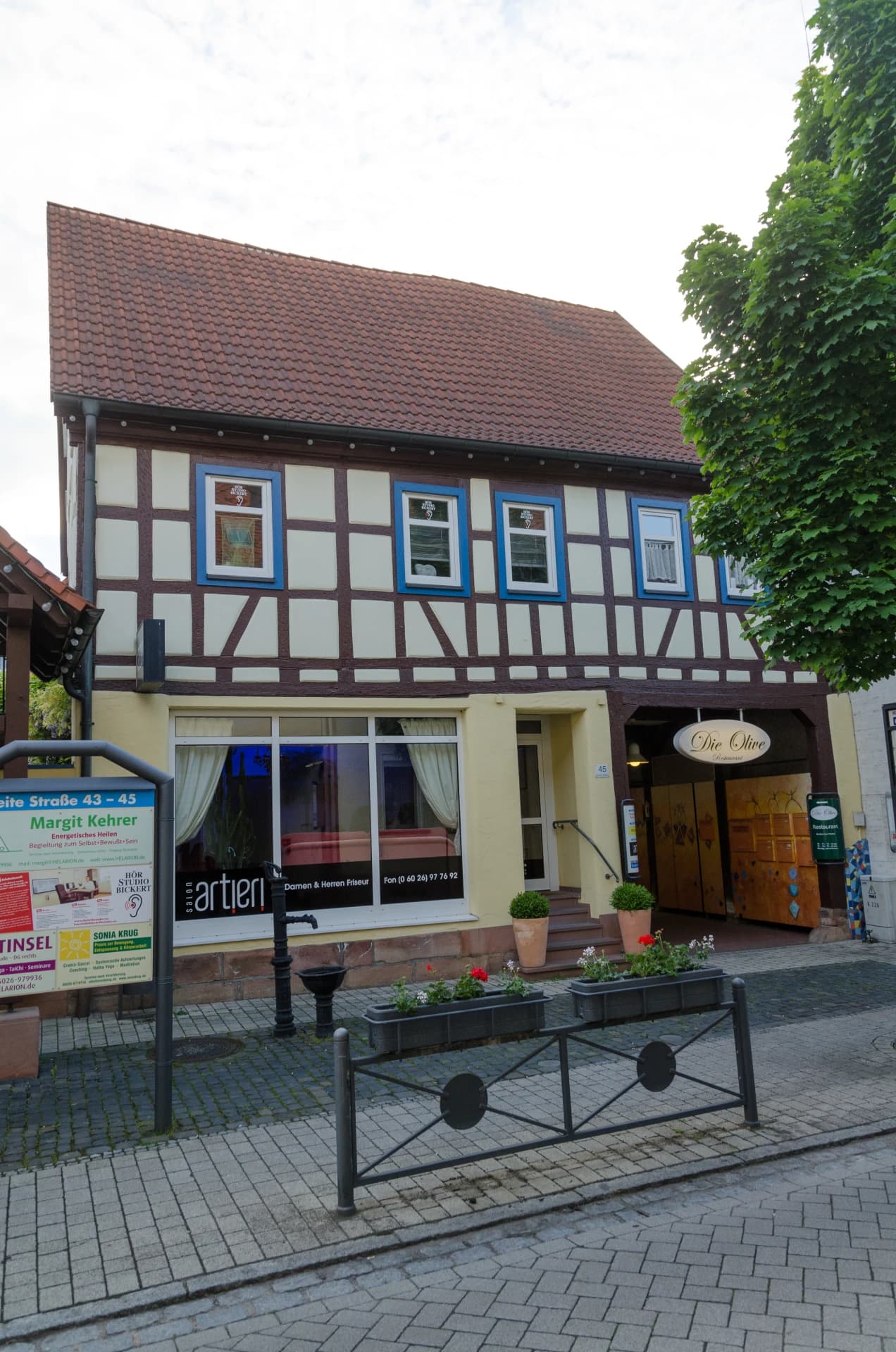 Fachwerkhaus mit Ladengeschäft in der Breiten Straße 45 in Großostheim