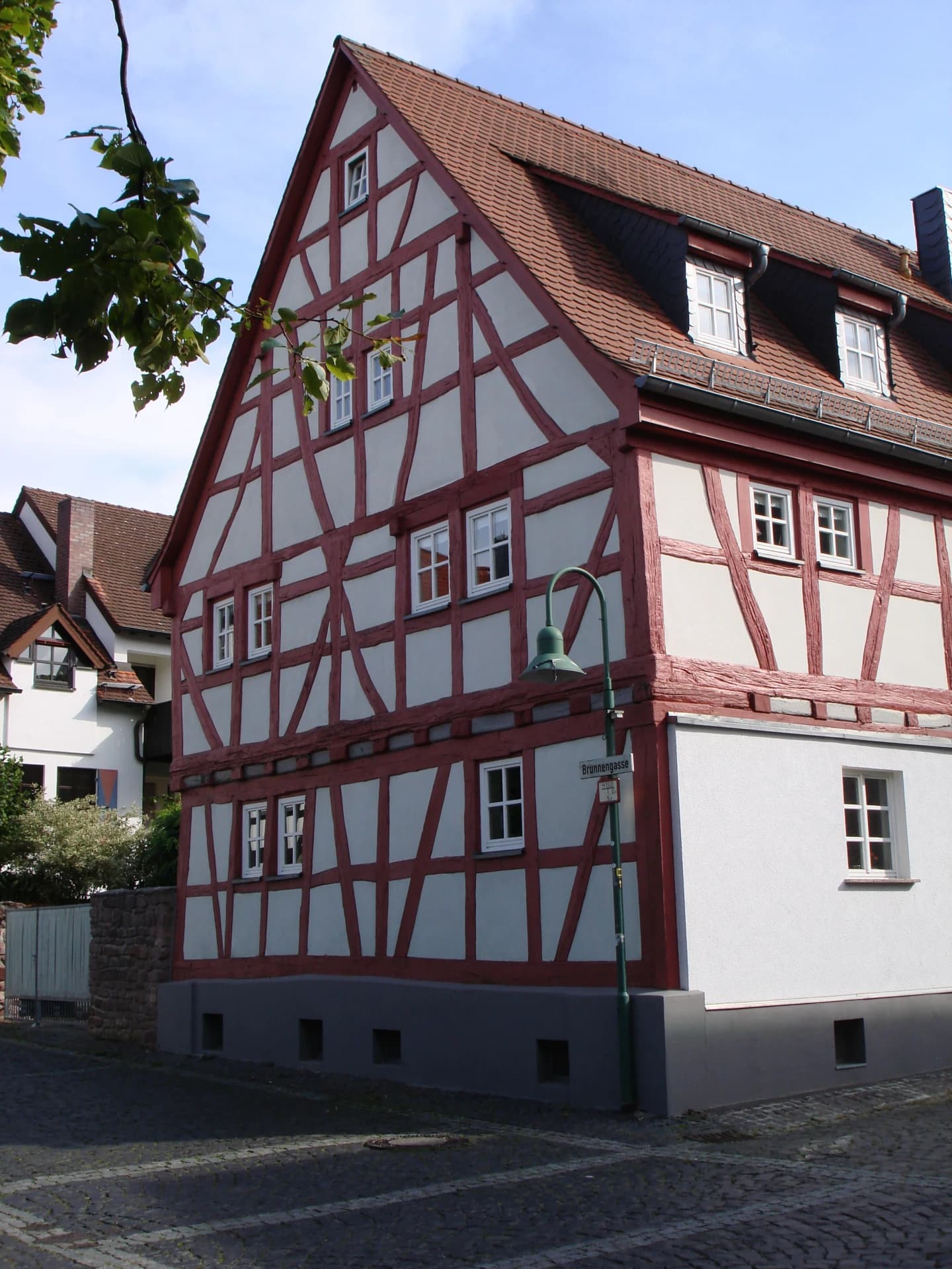 Fachwerkhaus an der Ecke Brunnengasse zur Borngasse in Dietzenbach