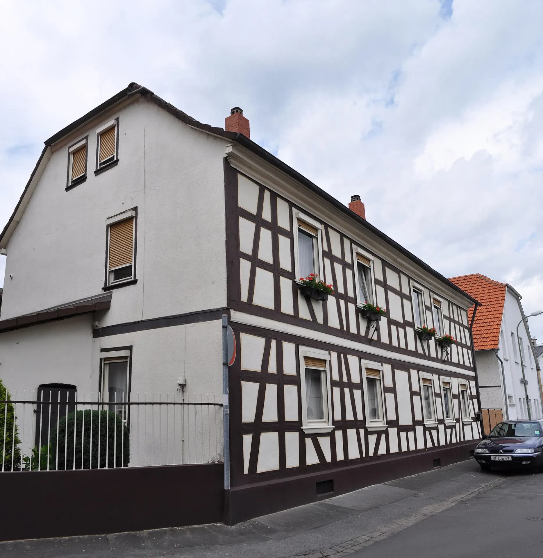 Giebelseite des Fachwerkhauses Dörnigheimer Straße 3 in Offenbach-Rumpenheim