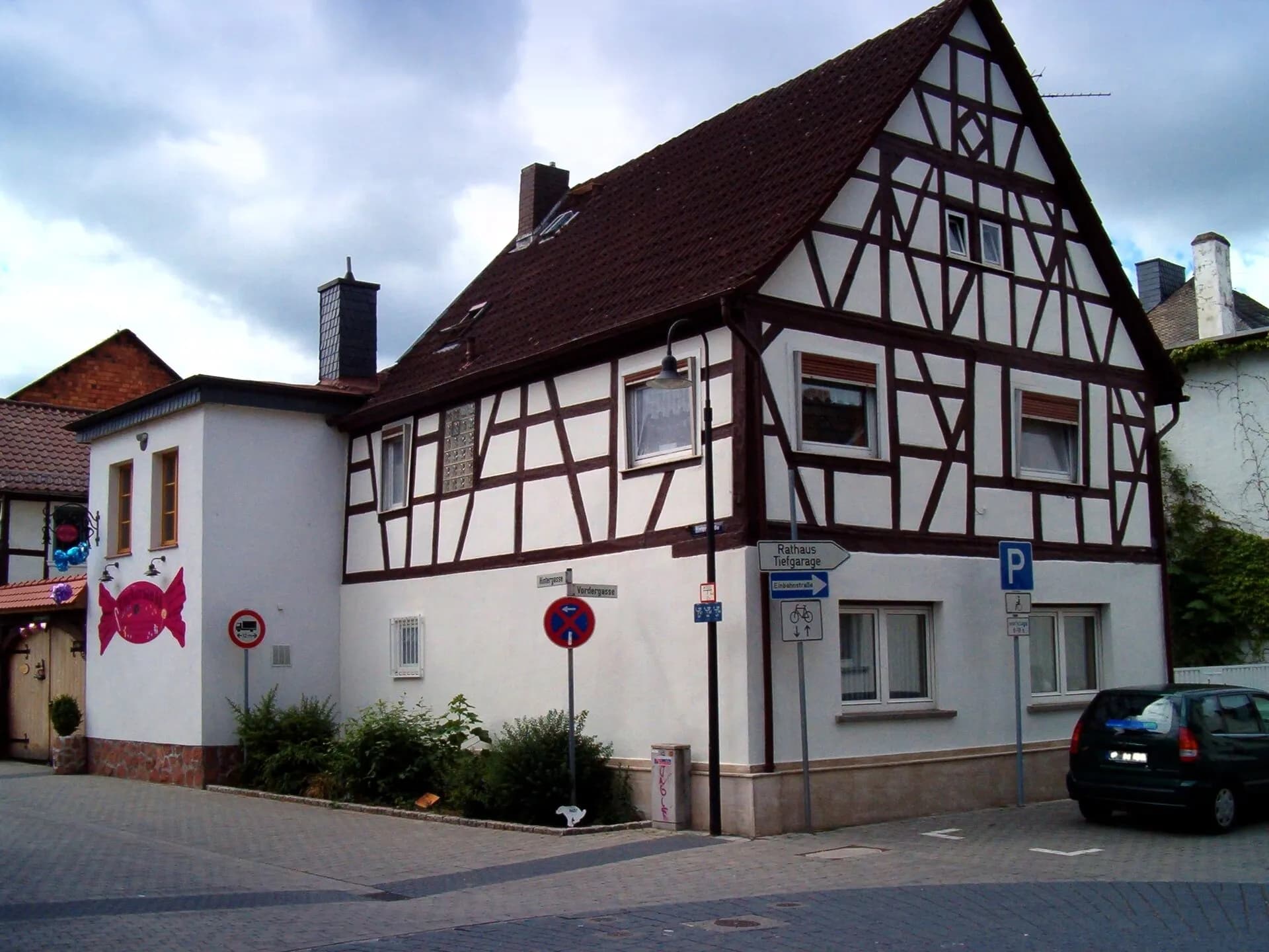 Fachwerkhaus an einer Straßenecke in Rodgau-Jügesheim