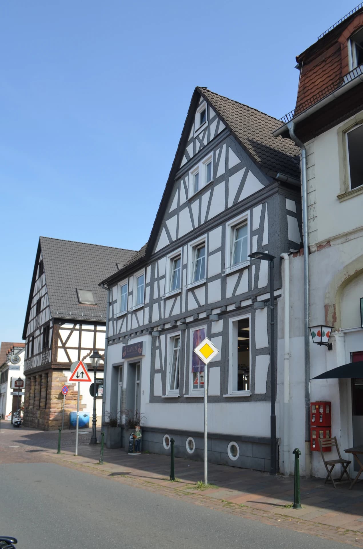 Fachwerkhaus mit Ladenlokal in der Frankfurter Straße in Bad Vilbel