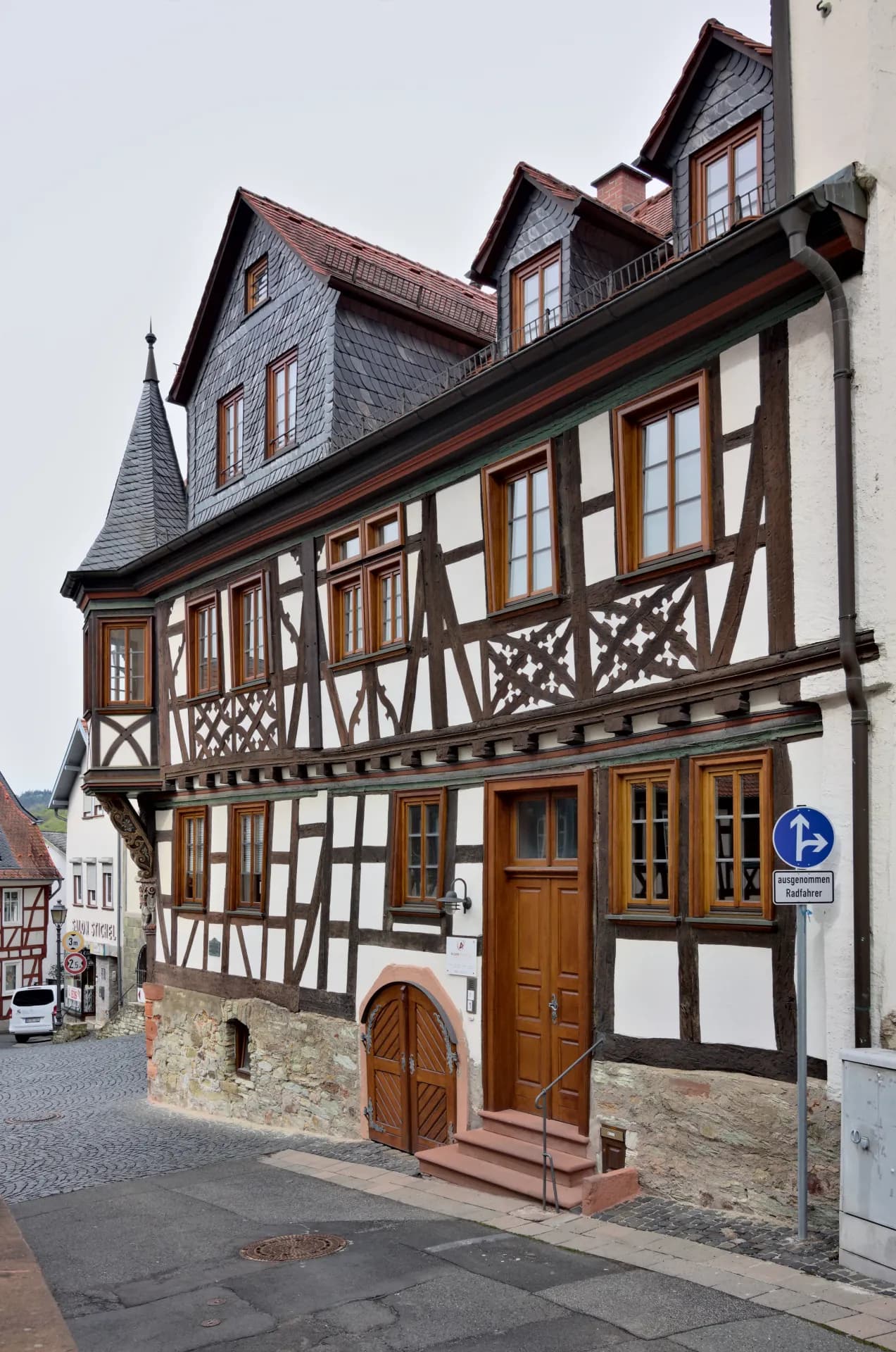 Reich gegliedertes Fachwerkhaus Friedrich-Ebert-Straße 20 in Kronberg im Taunus