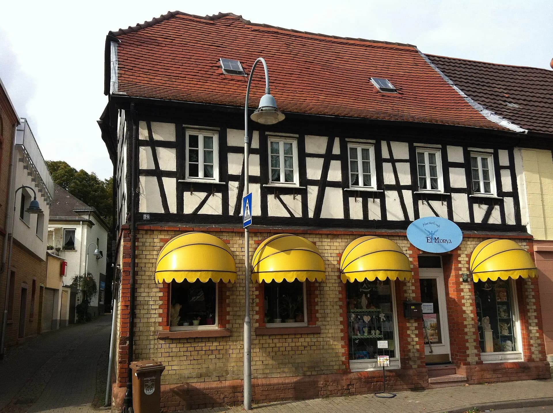 Fachwerkhaus mit Ladengeschäft in der Hauptstraße 29 in Flörsheim am Main