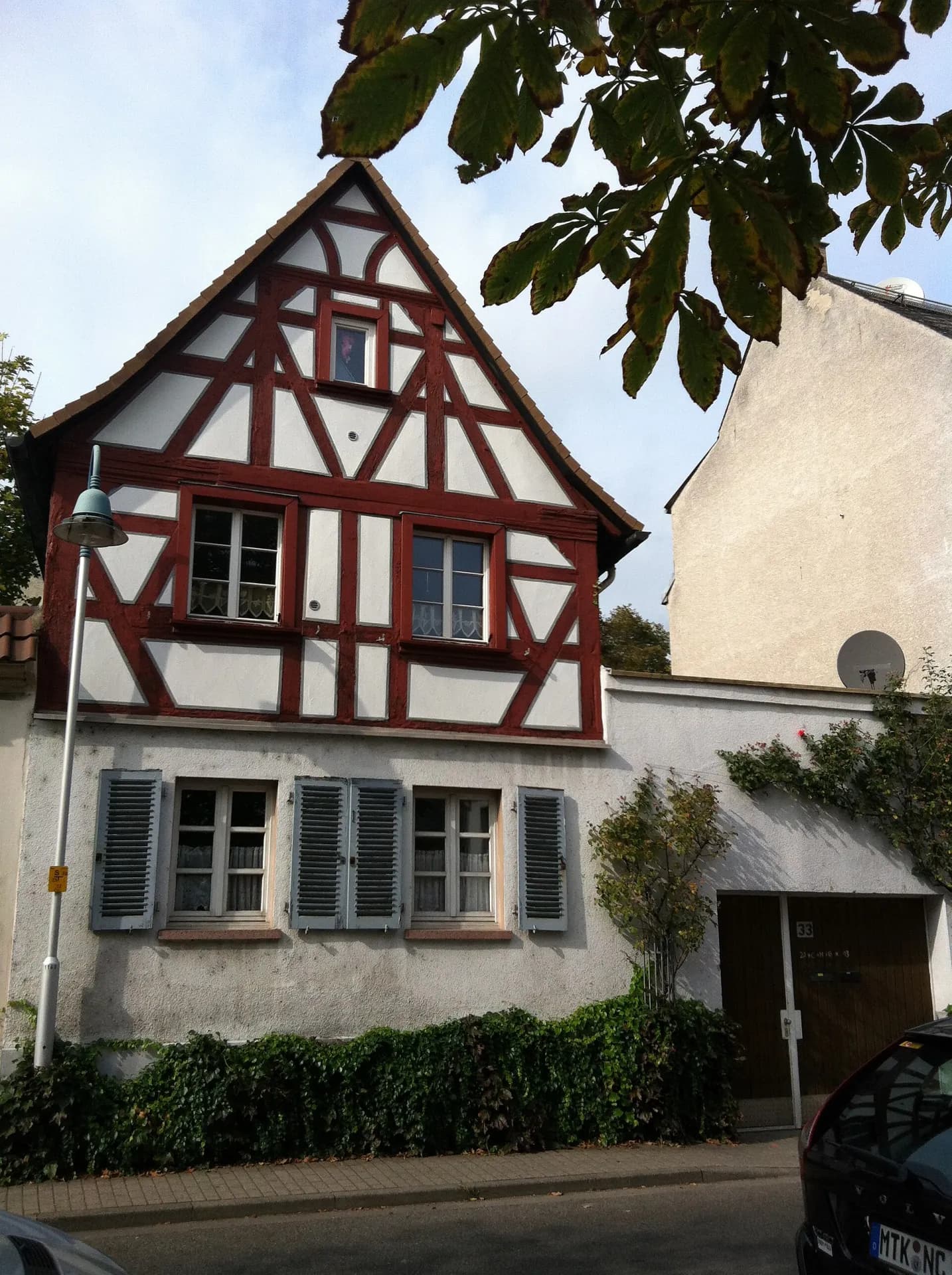Rotes Fachwerkhaus in der Hauptstraße 33 in Flörsheim am Main