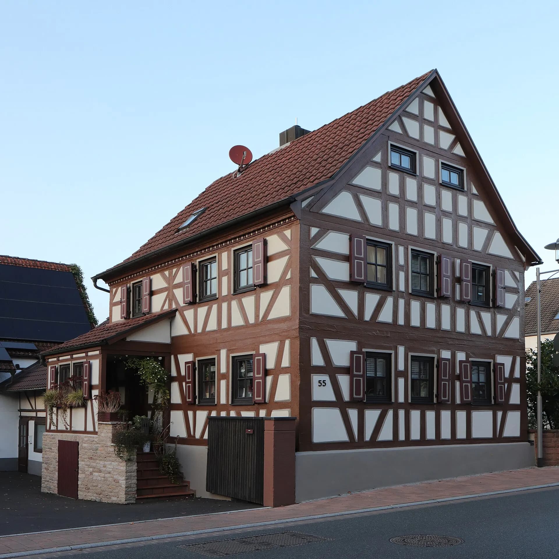 Großes Fachwerkhaus an der Hauptstraße 55 in Hösbach