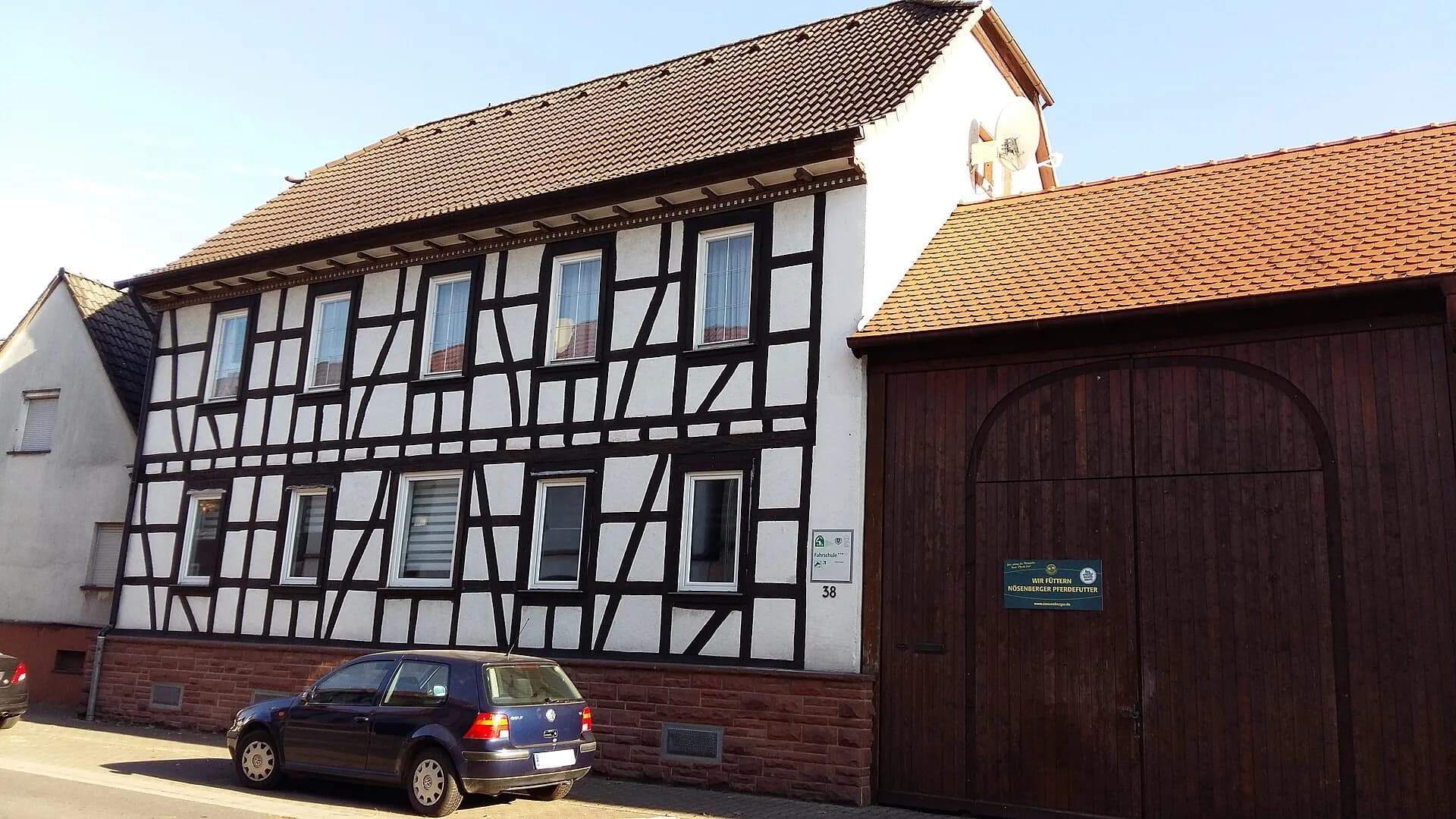 Fachwerkhaus mit Scheune in der Hauptstraße in Gundernhausen