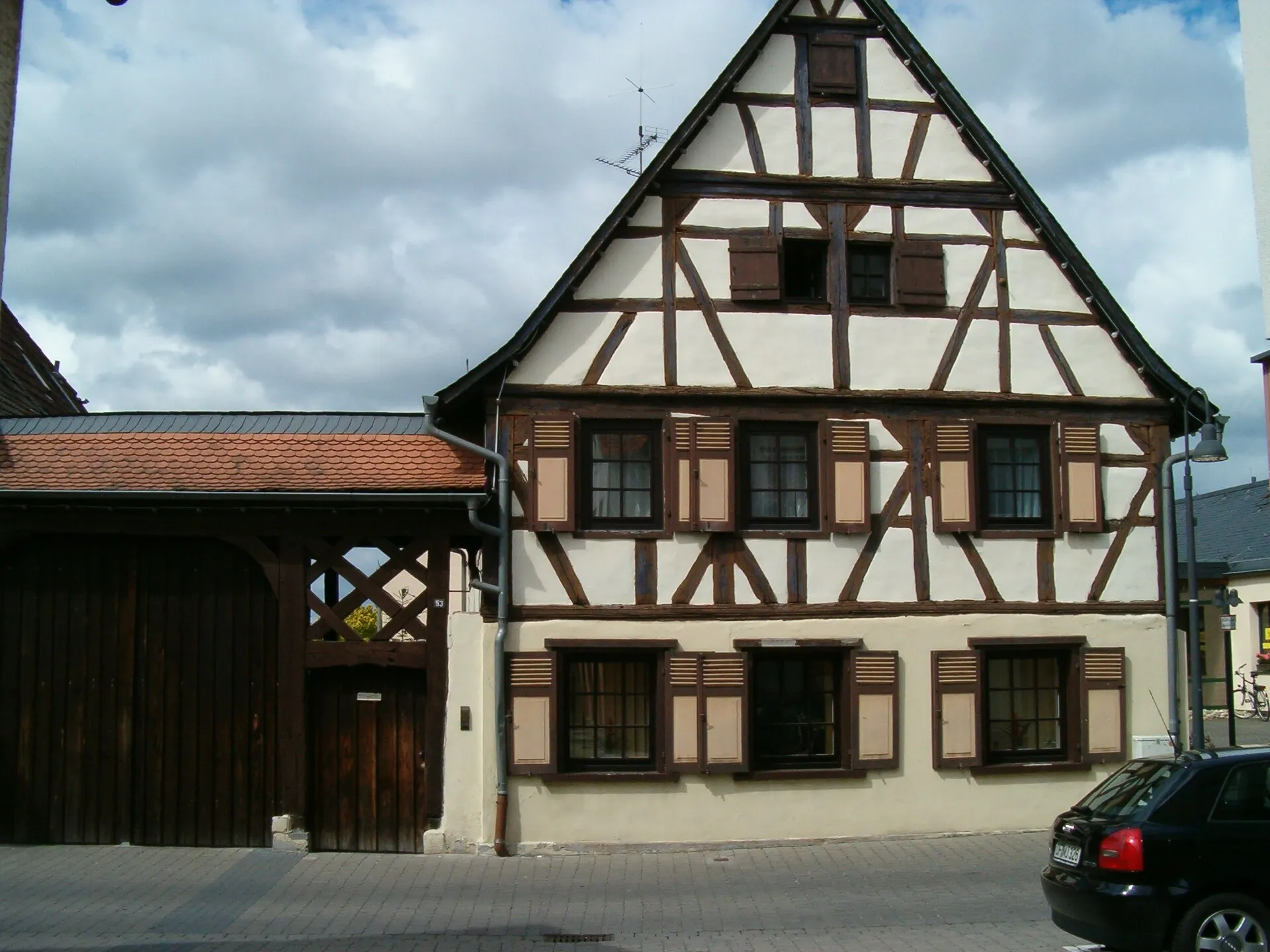 Fachwerkhofreite mit Scheunentor in Rodgau-Jügesheim