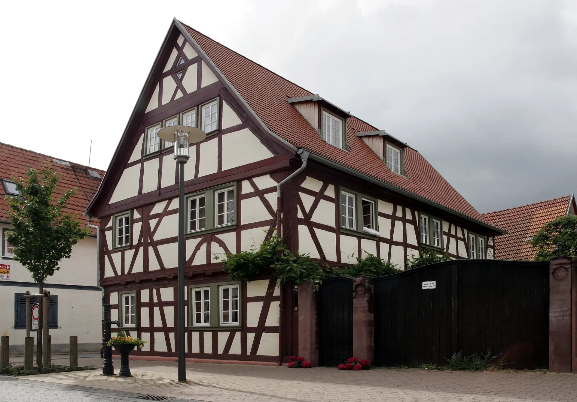 Fachwerkhaus mit Hoftor in Groß-Gerau