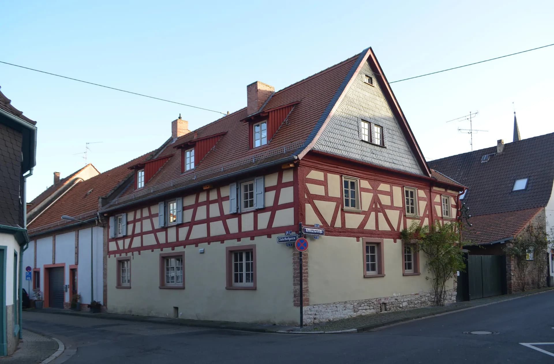 Fachwerk-Eckhaus Huthmacherstraße 7 in Frankfurt Sindlingen