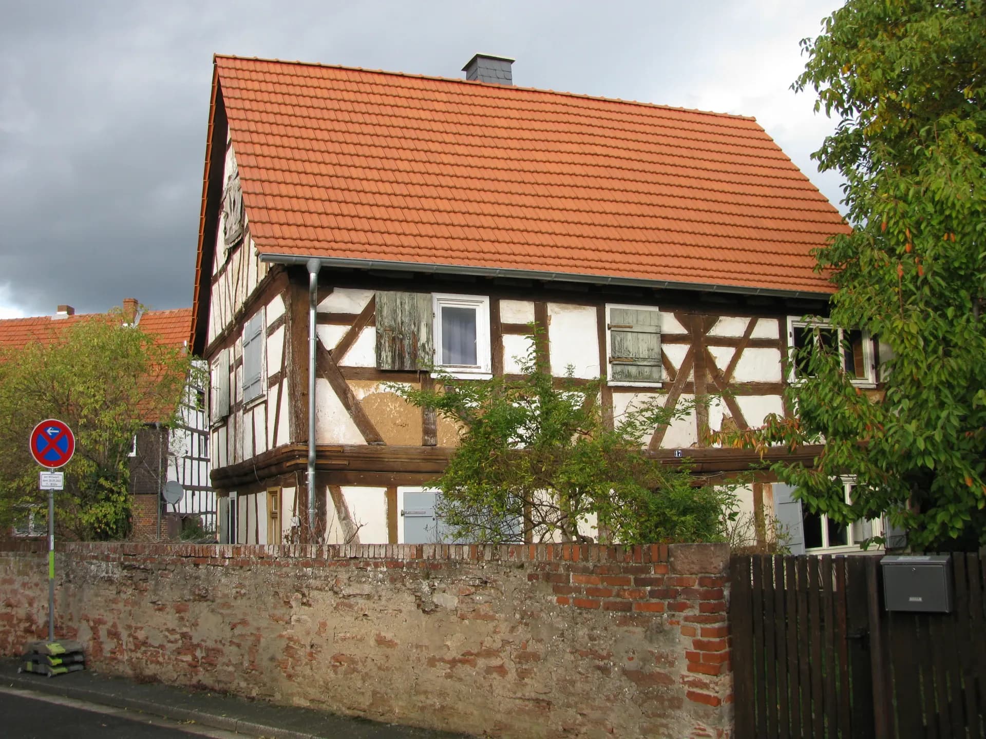 Unsaniertes Fachwerkhaus in der Klosterbergstraße 17 in Langenselbold
