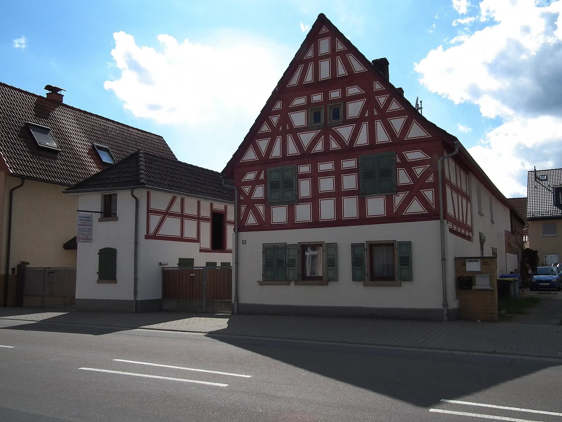 Fachwerkhaus an einer Kreuzung in Rodgau-Dudenhofen