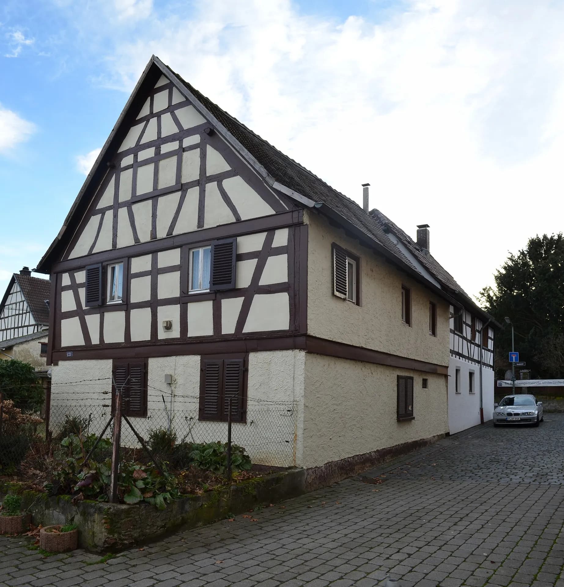 Fachwerkhaus Liederbacher Straße 121 in Frankfurt-Unterliederbach