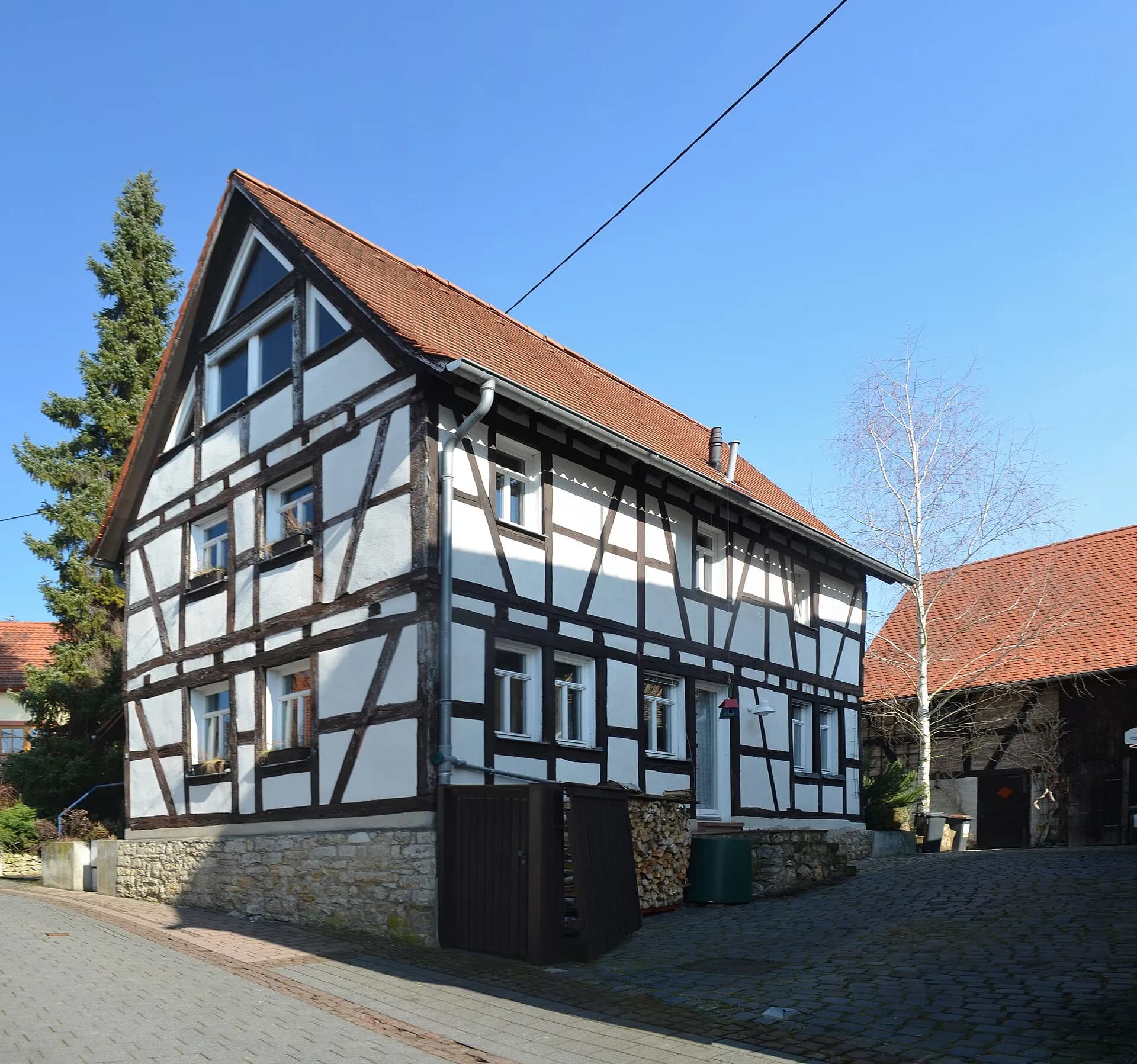 Fachwerkhaus mit Scheune in der Lohrgasse in Frankfurt Seckbach