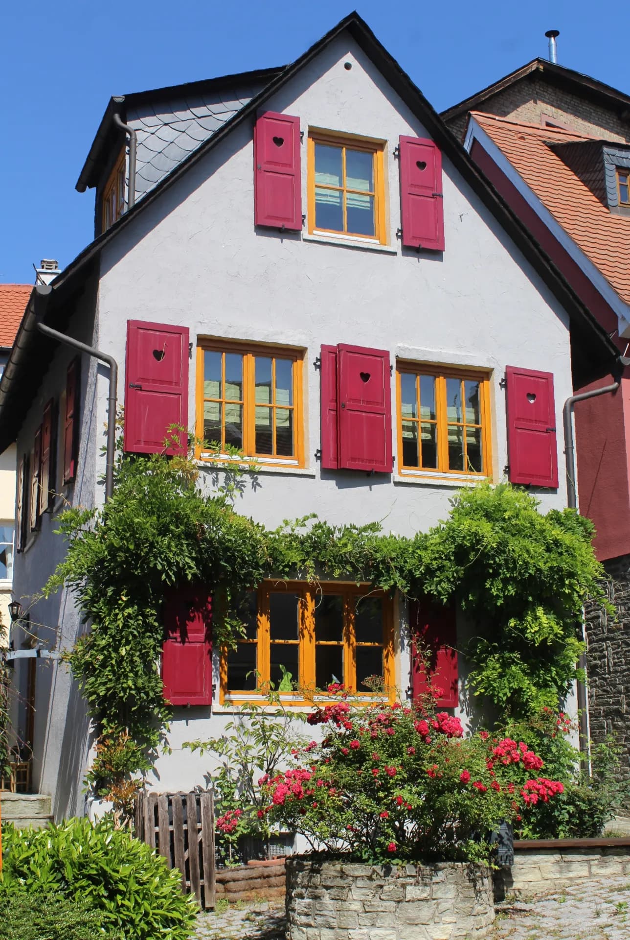 Fachwerkhaus Mauerstraße 5 mit Blumenschmuck in Kronberg im Taunus