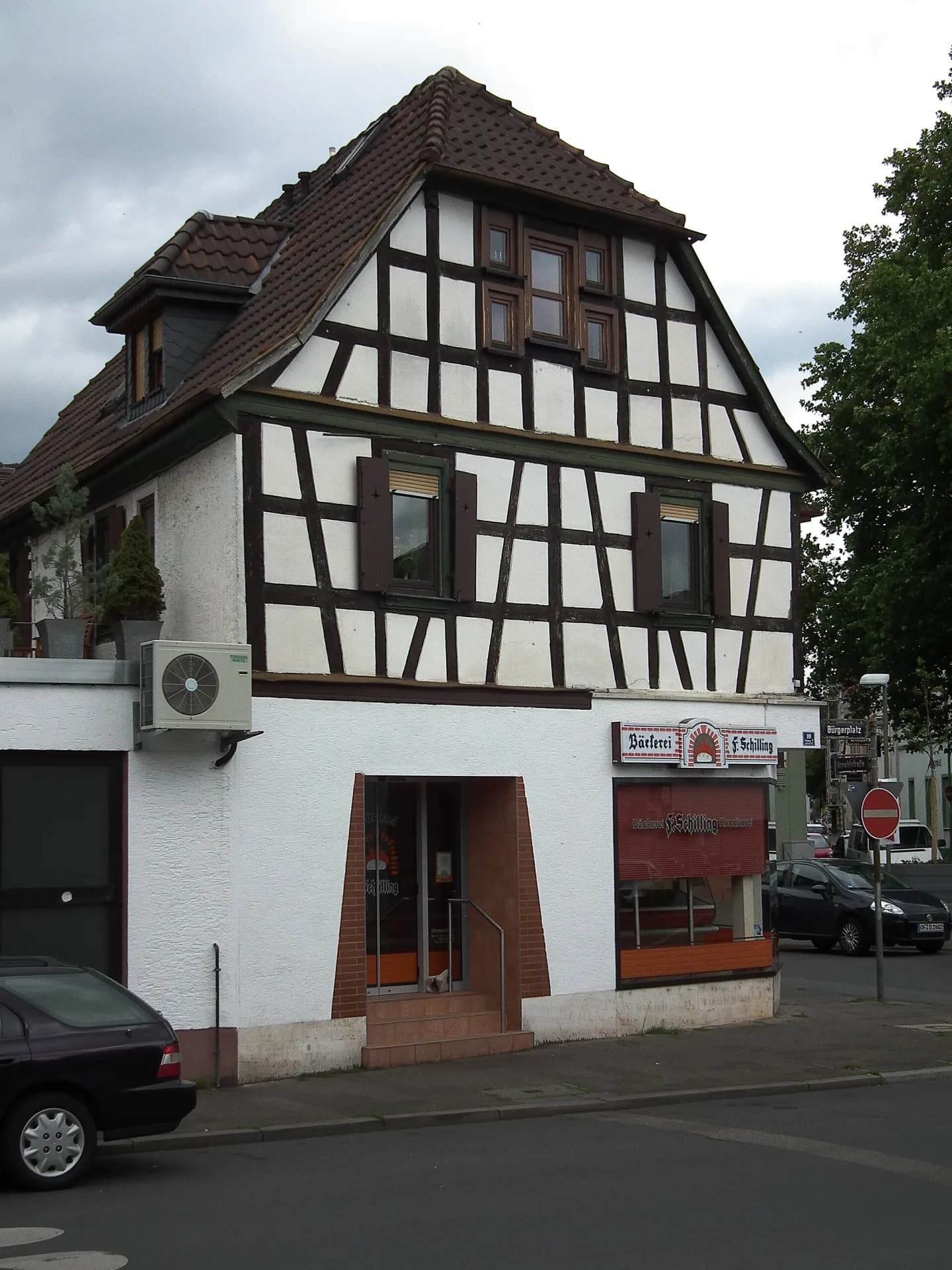 Fachwerkhaus mit Ladengeschäft in Offenbach-Bürgel