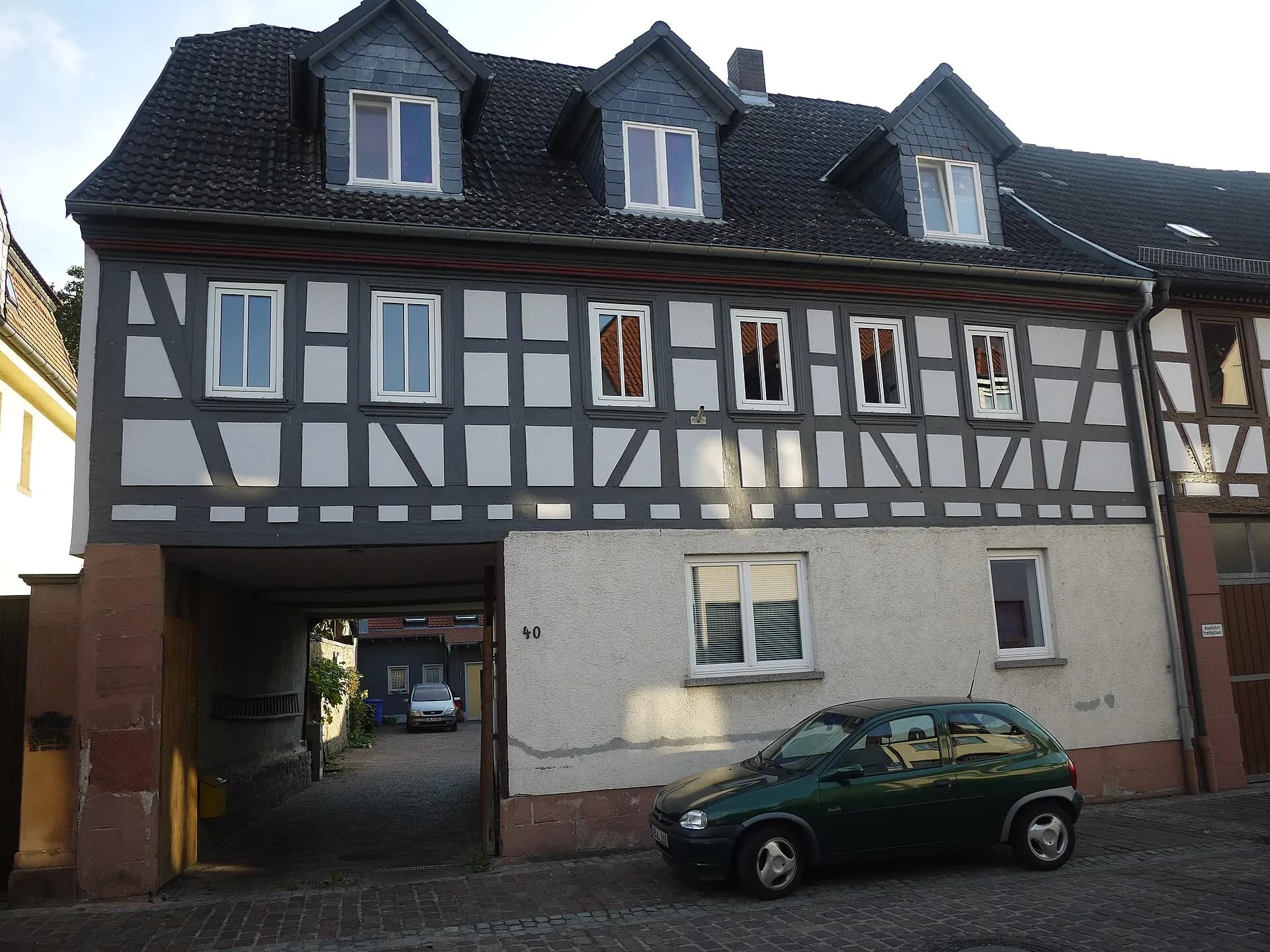 Fachwerkhaus mit Tordurchfahrt in Aschaffenburg-Obernau