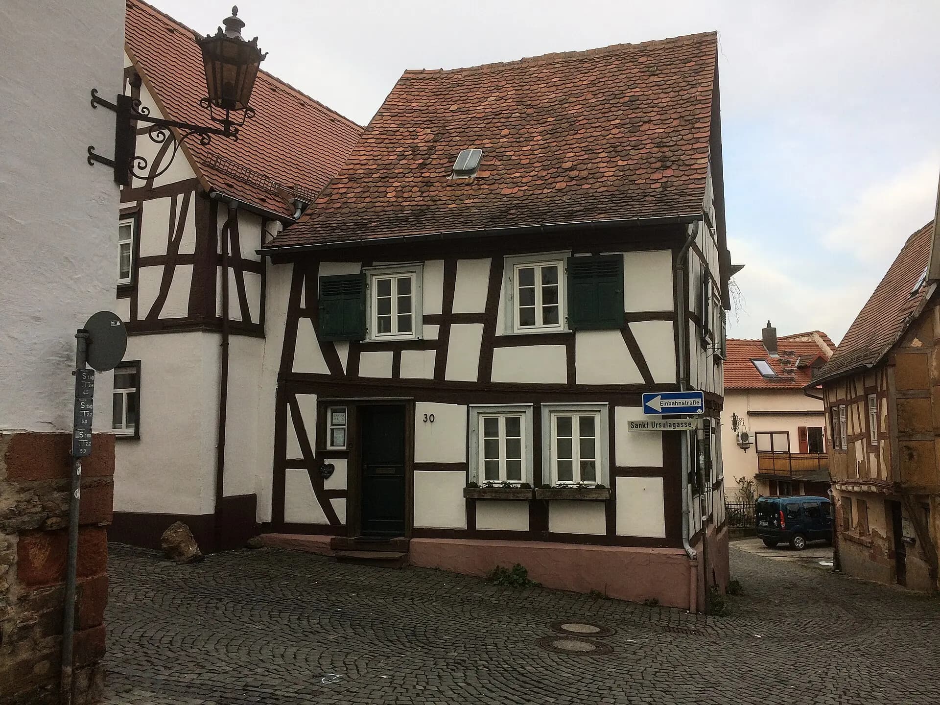 Fachwerkhaus nahe der St.-Ursula-Kirche in Oberursel (Taunus)