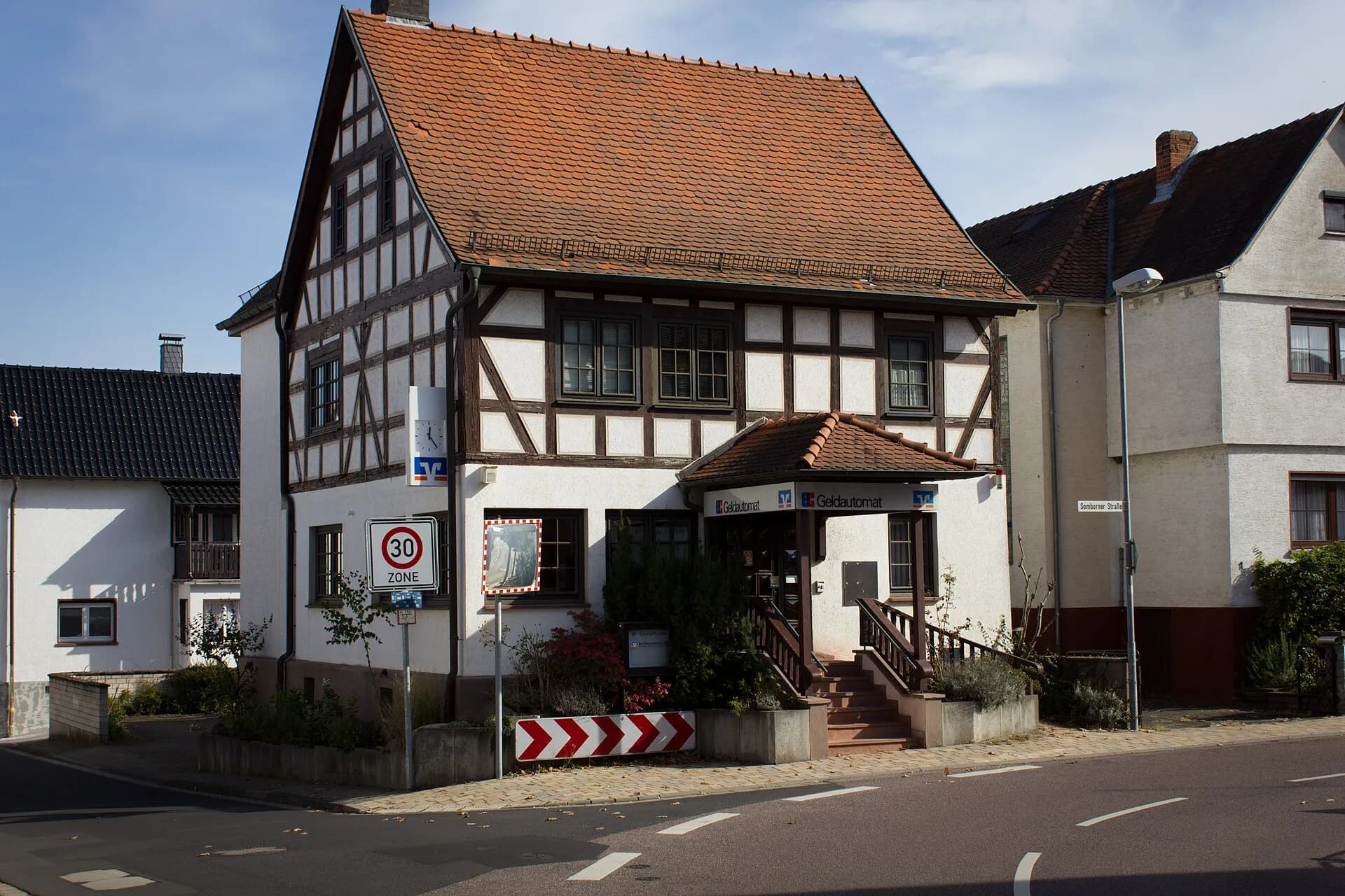 Fachwerkhaus an einer Straßenecke im Ortsteil Oberrodenbach in Rodenbach