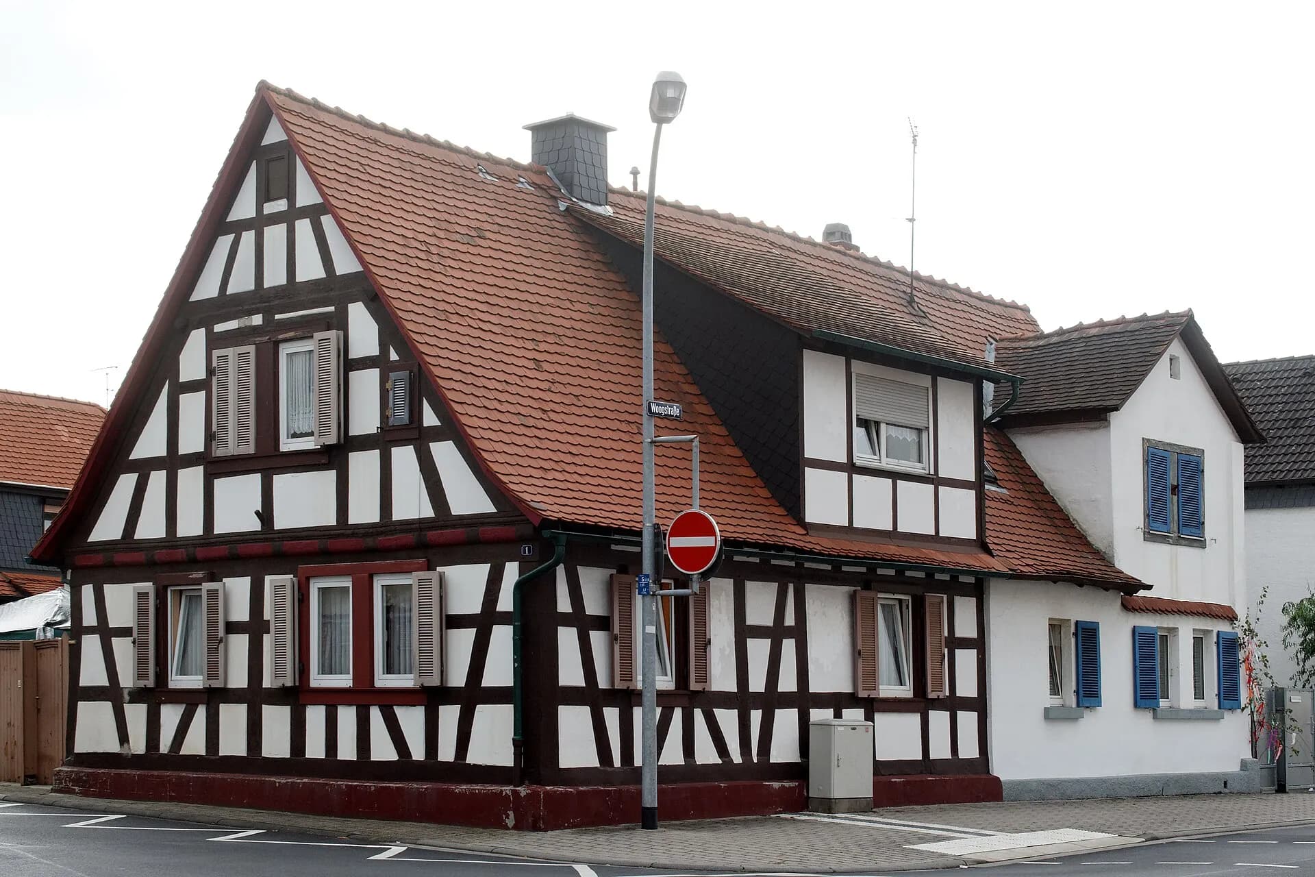 Fachwerkhäuser an der Ecke Ostendstraße und Woogstraße in Egelsbach
