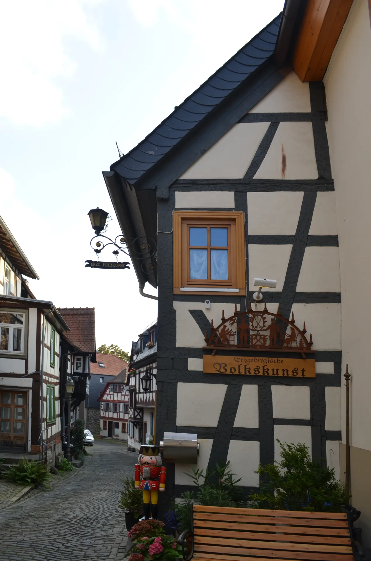 Fachwerkhaus Pferdstraße 4 mit Zunftschild in Kronberg im Taunus