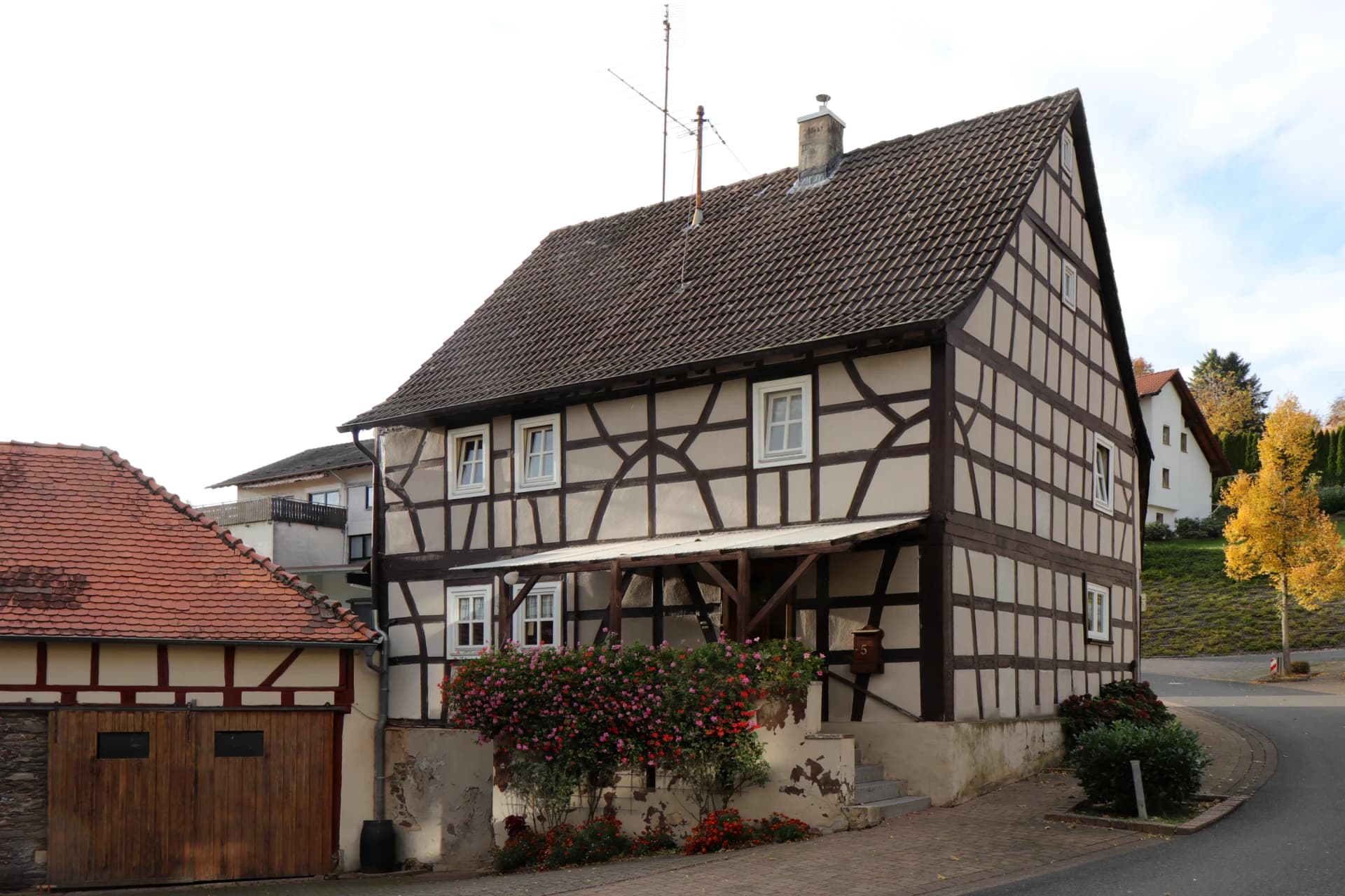 Denkmalgeschütztes Fachwerkhaus in der Sonnenbergstraße im Ortsteil Rückersbach in Johannesberg