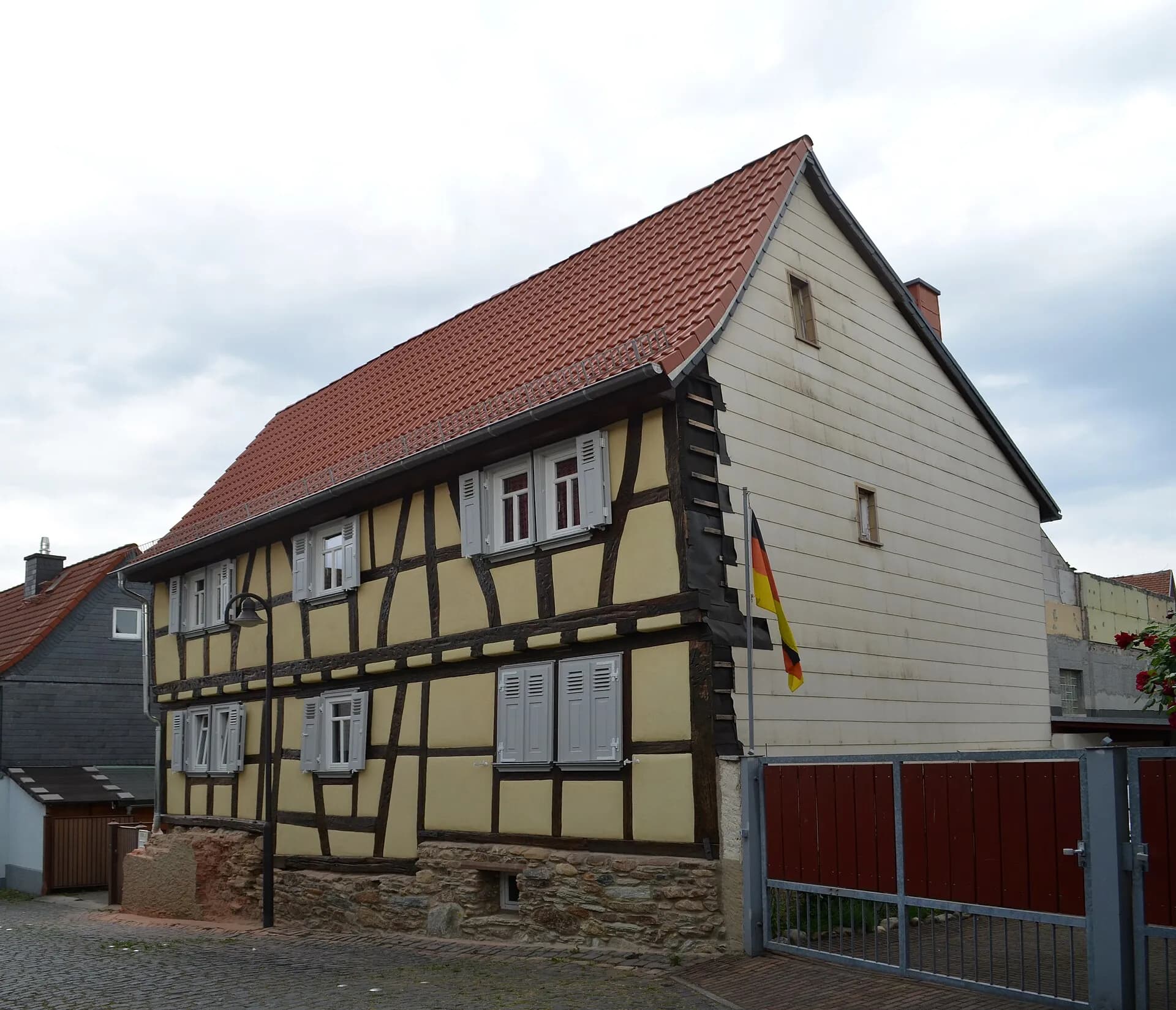 Giebelseite des Fachwerkhauses in der Schulzengasse 2 in Oberursel-Stierstadt