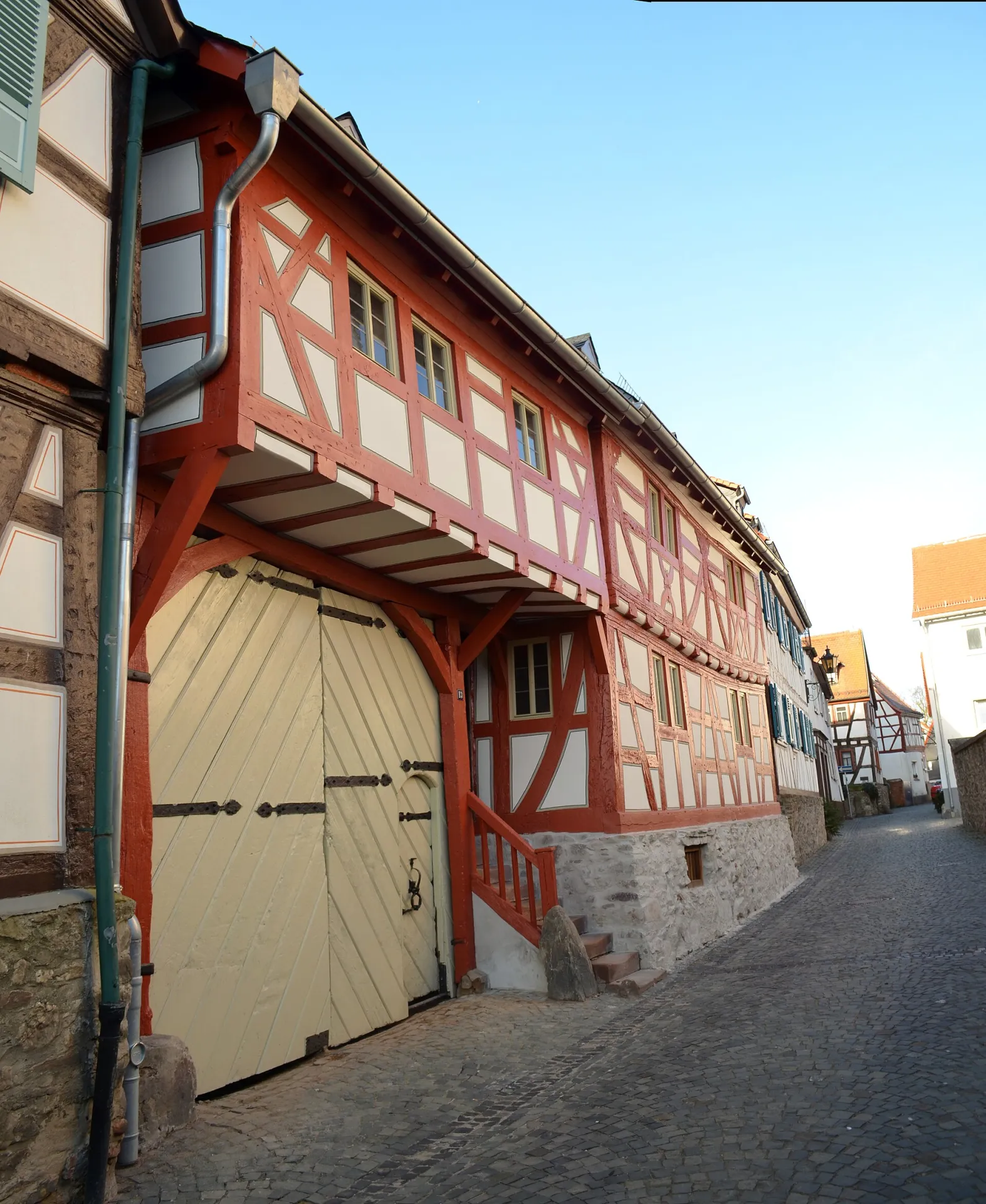 Fachwerkhaus mit Tordurchfahrt in der St. Ursulagasse 13 in Oberursel (Taunus)
