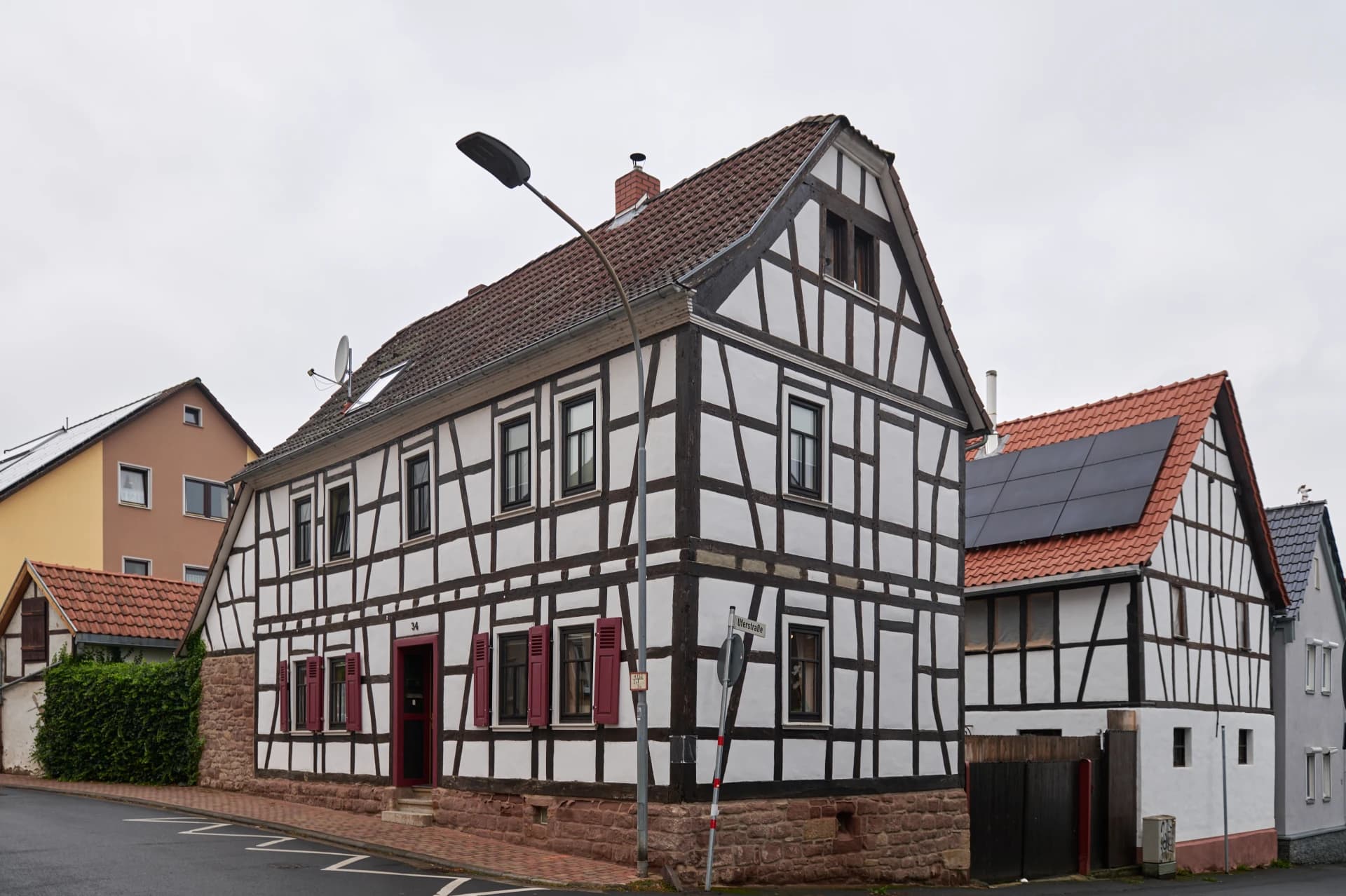 Saniertes Fachwerkhaus an der Uferstraße in Nidderau-Windecken