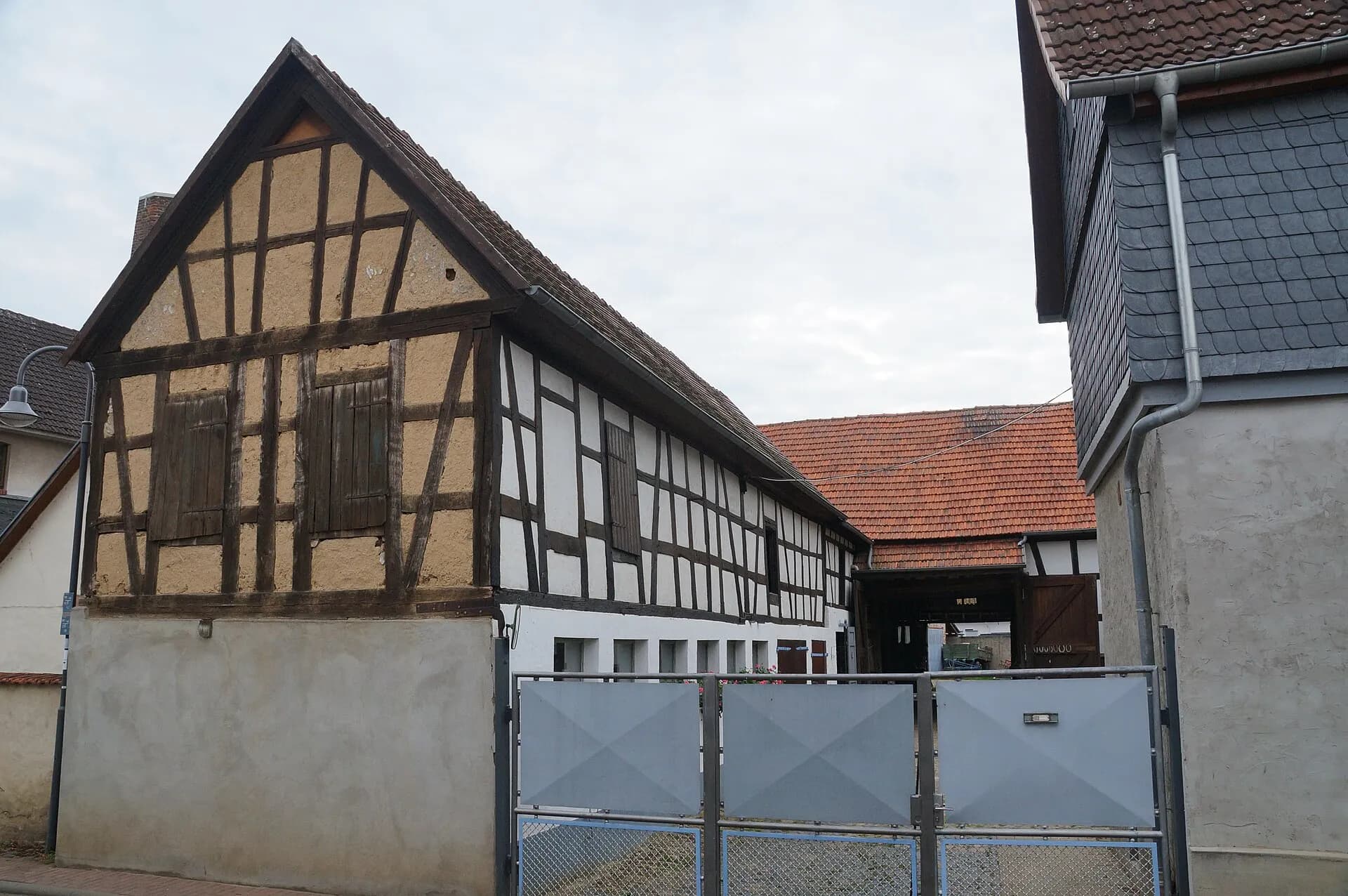 Fachwerkscheune an der Hauptstraße in Okarben, Karben