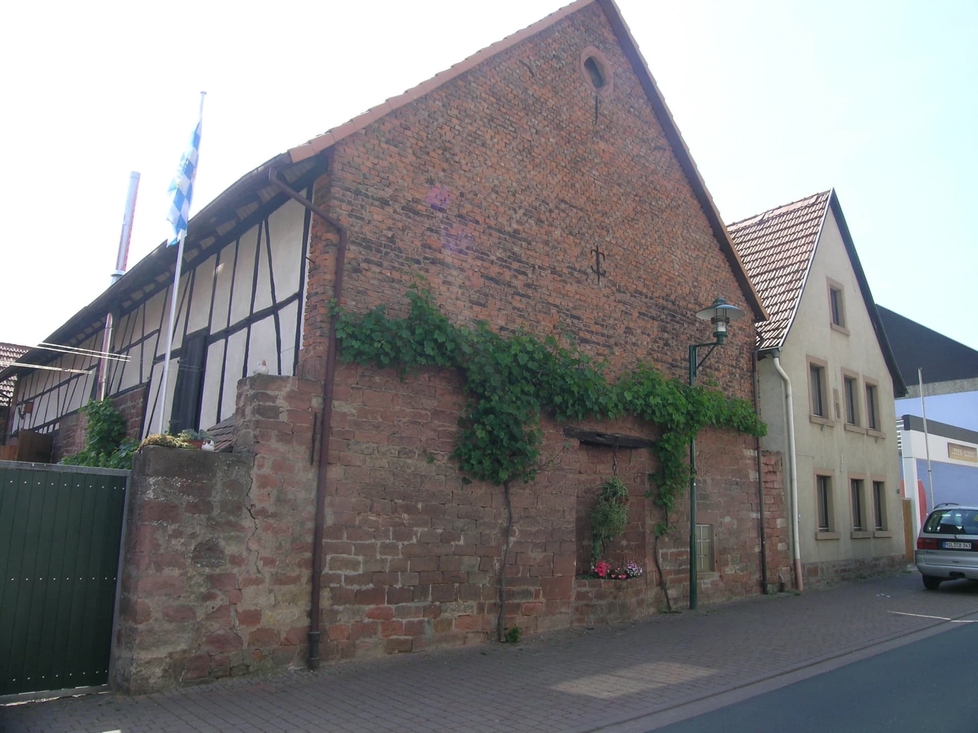 Fachwerkscheune eines Bauernhofs in der Hauptstraße in Mömlingen