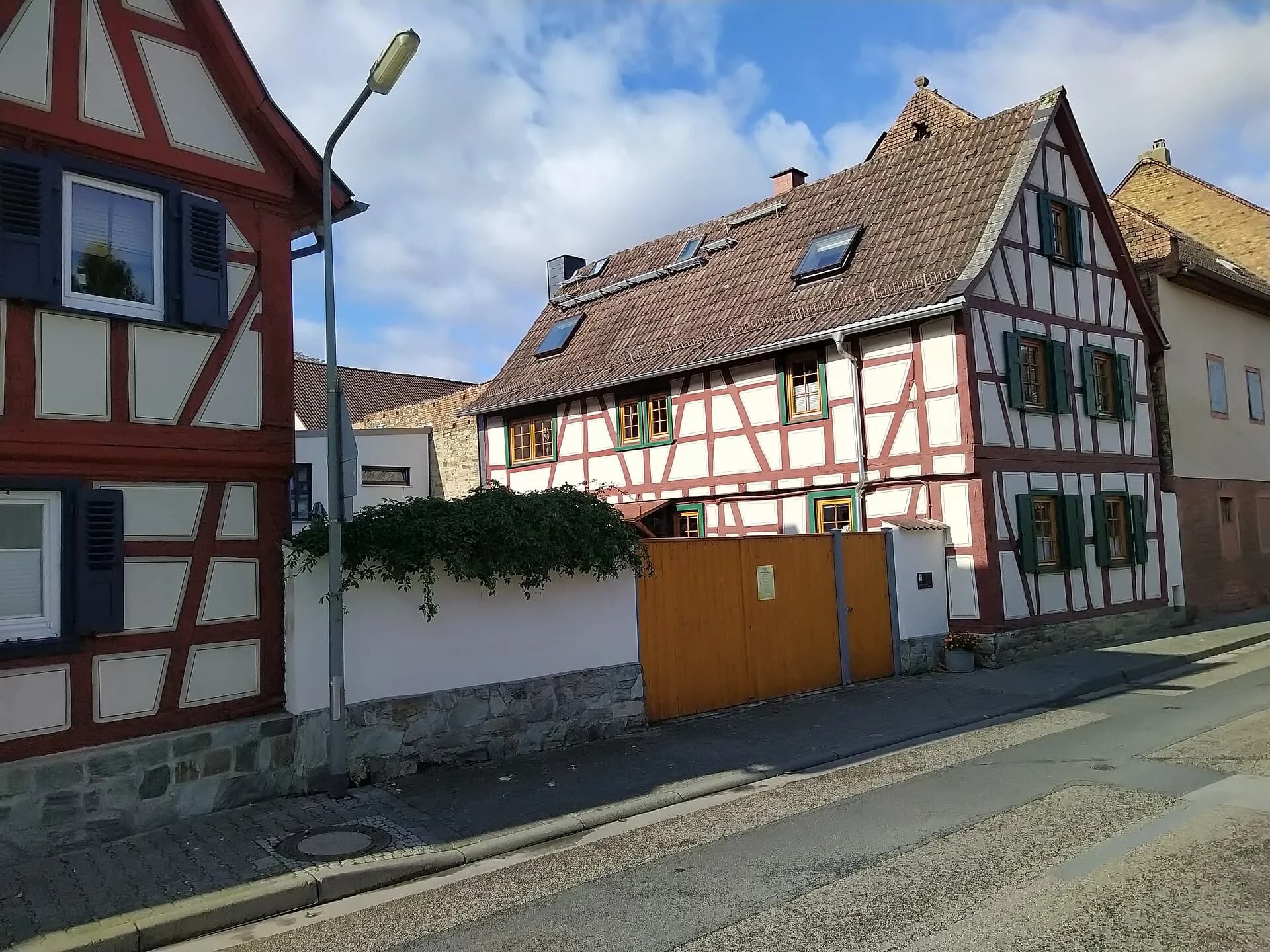 Fachwerkzeile an der Liederbacher Straße in Frankfurt-Unterliederbach