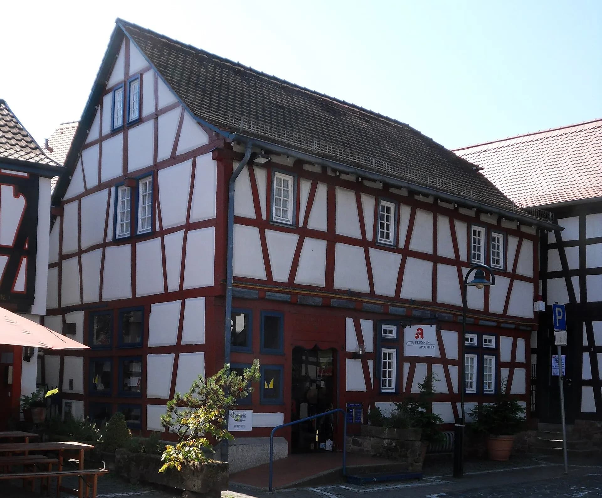 Fahrgasse 5 mit Brunnen in Dreieich-Dreieichenhain