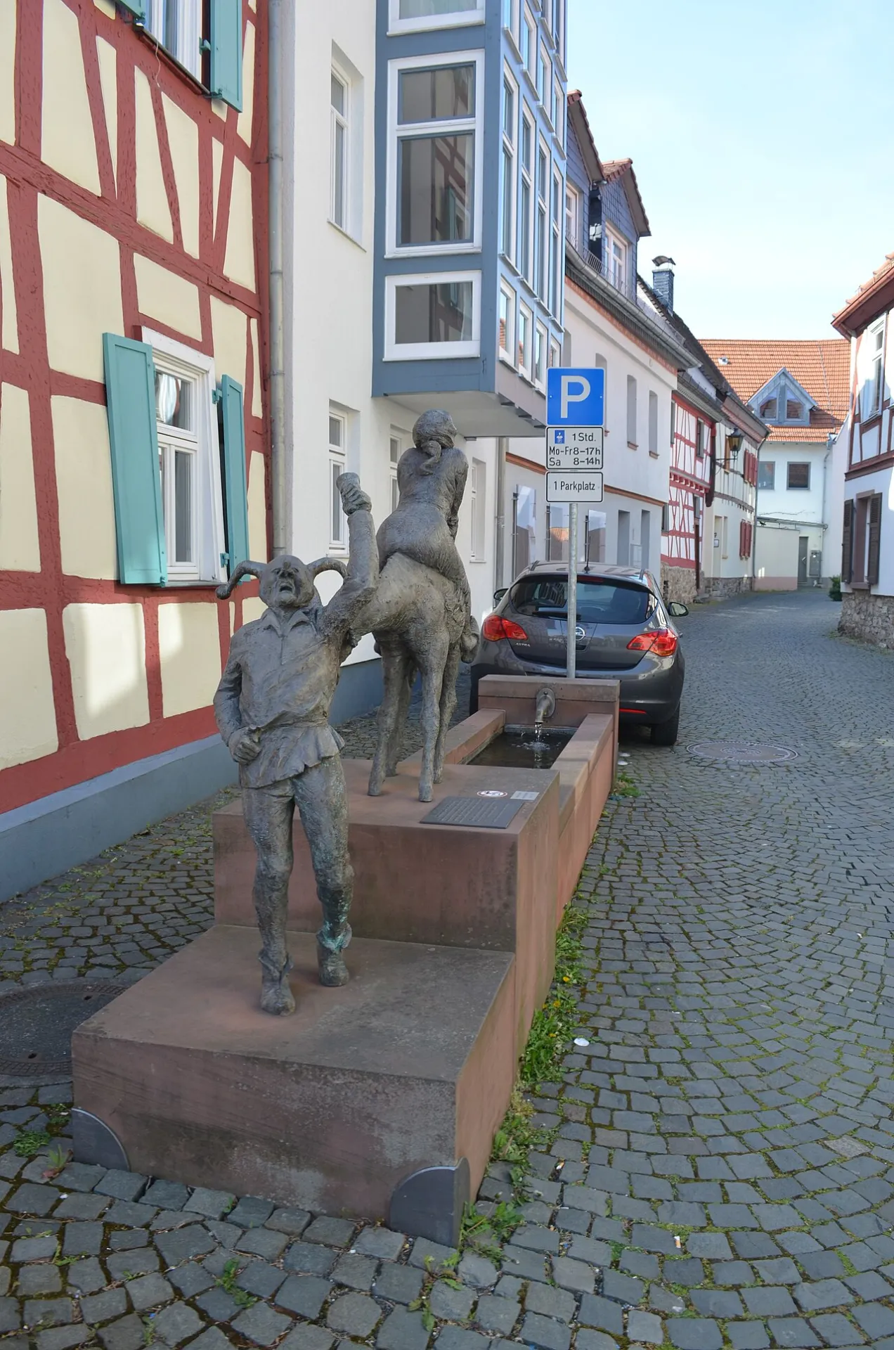 Fastnachtsbrunnen in der Altstadt von Oberursel (Taunus)