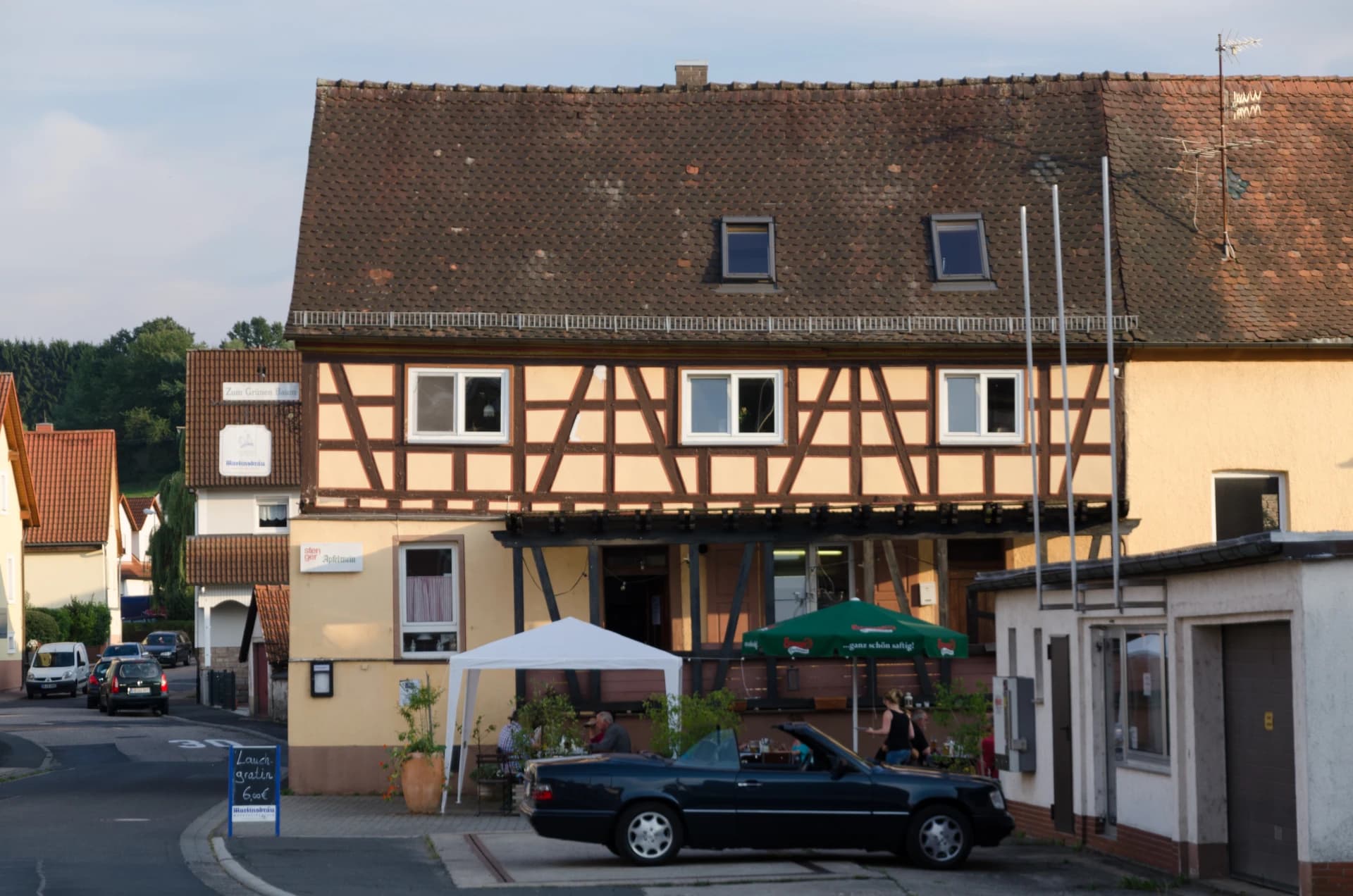Gasthaus im Fachwerkbau an der Seewiesenstraße in Feldkahl in Hösbach