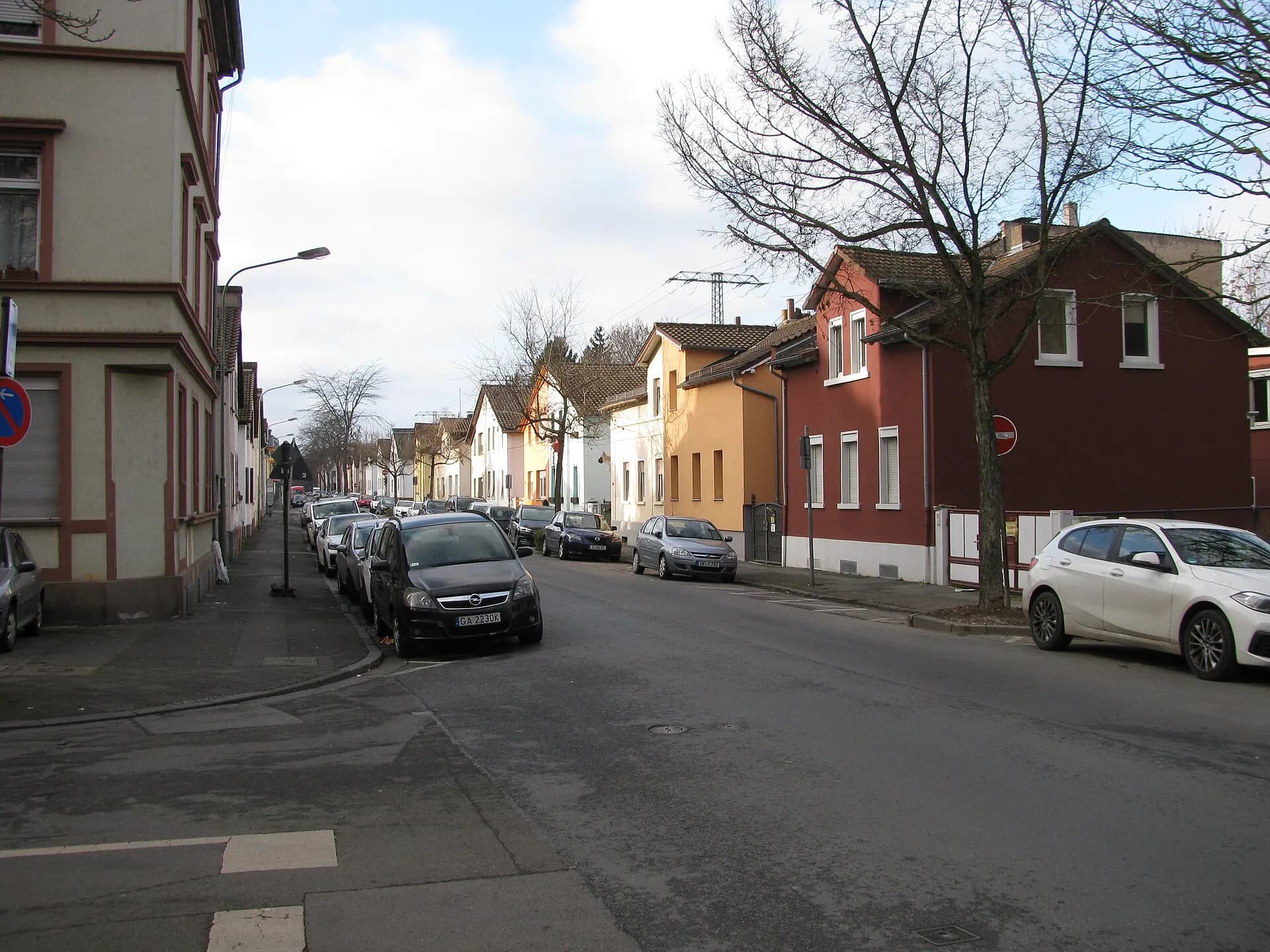 Straßenzug der Feldstraße in Offenbach-Lindenfeld