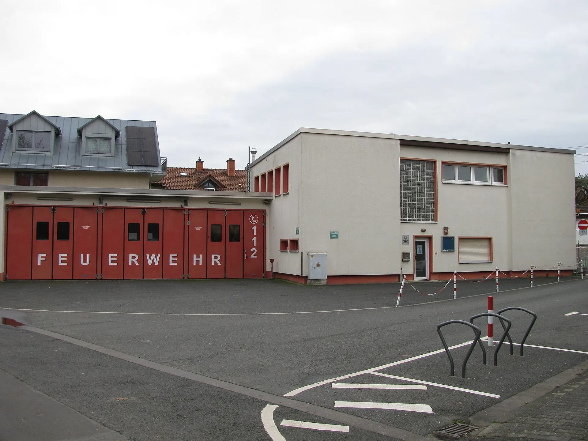 Feuerwehrgerätehaus in der Korffstraße in Frankfurt Harheim