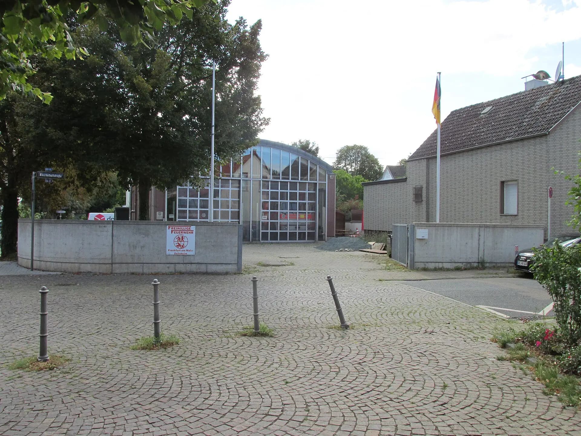 Feuerwehrhaus in der Klosterhofstraße in Frankfurt-Zeilsheim