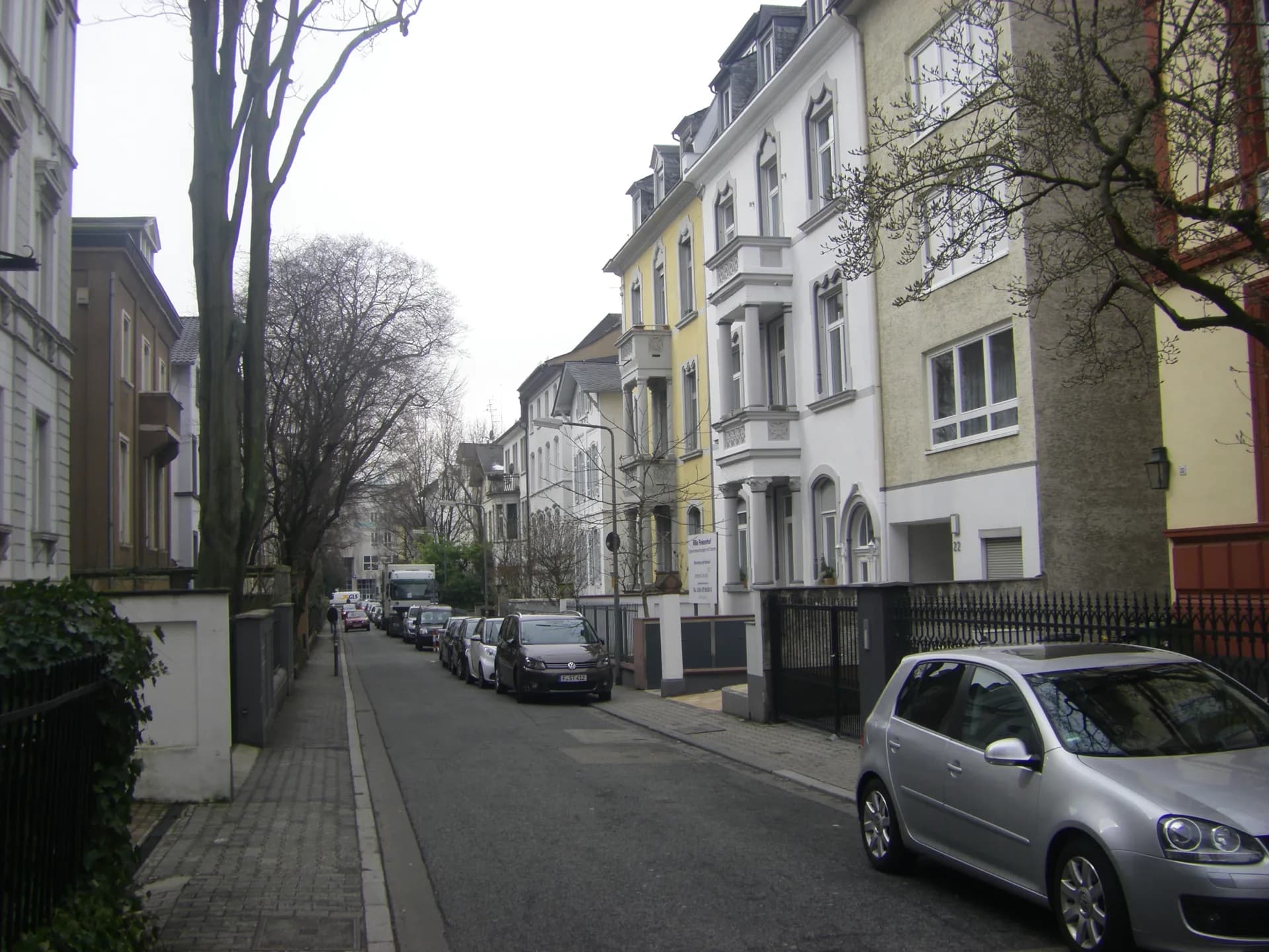 Villenzeile an der Finkenhofstraße im Frankfurter Nordend