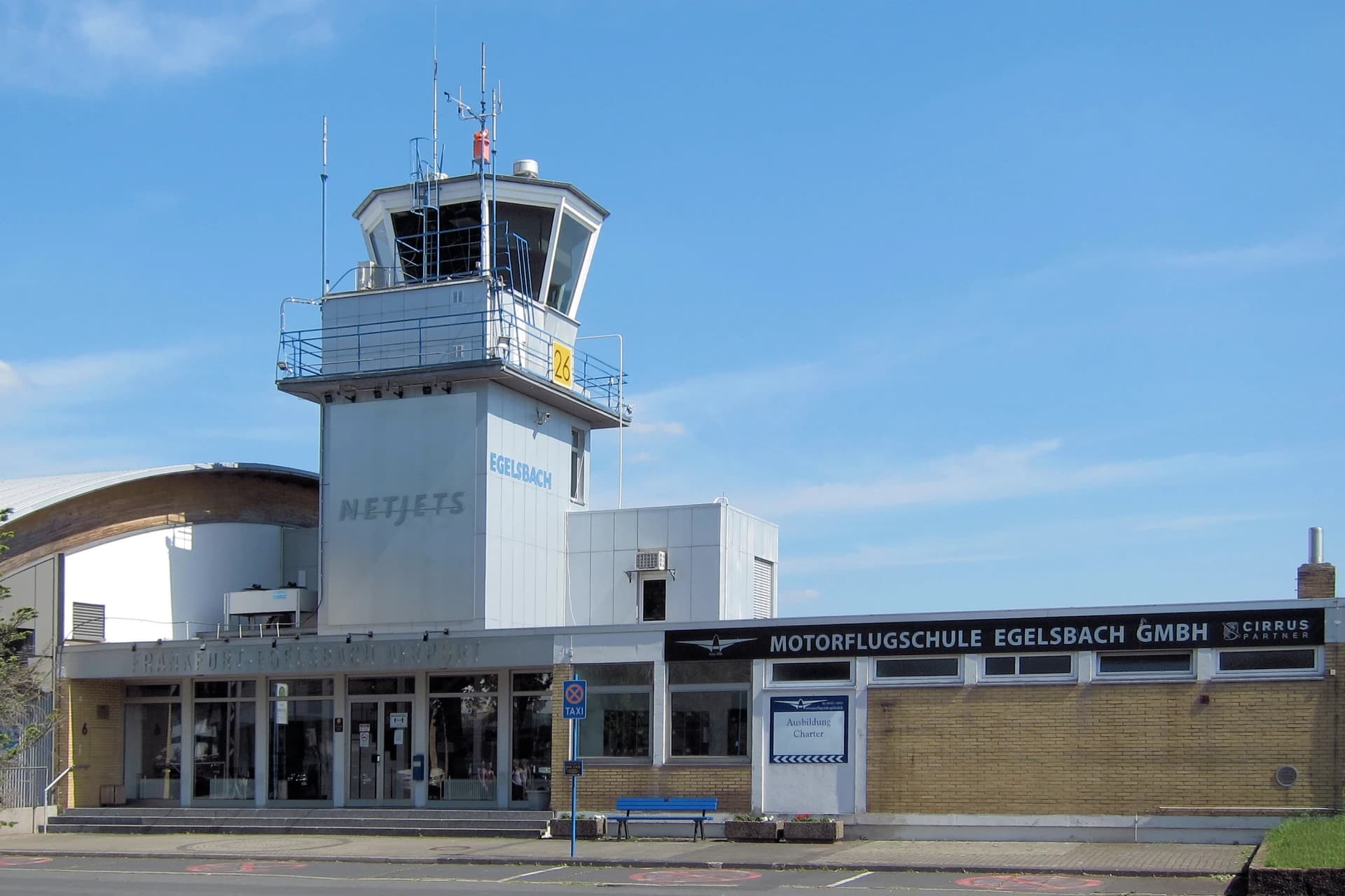 Hauptgebäude des Flugplatzes Frankfurt-Egelsbach