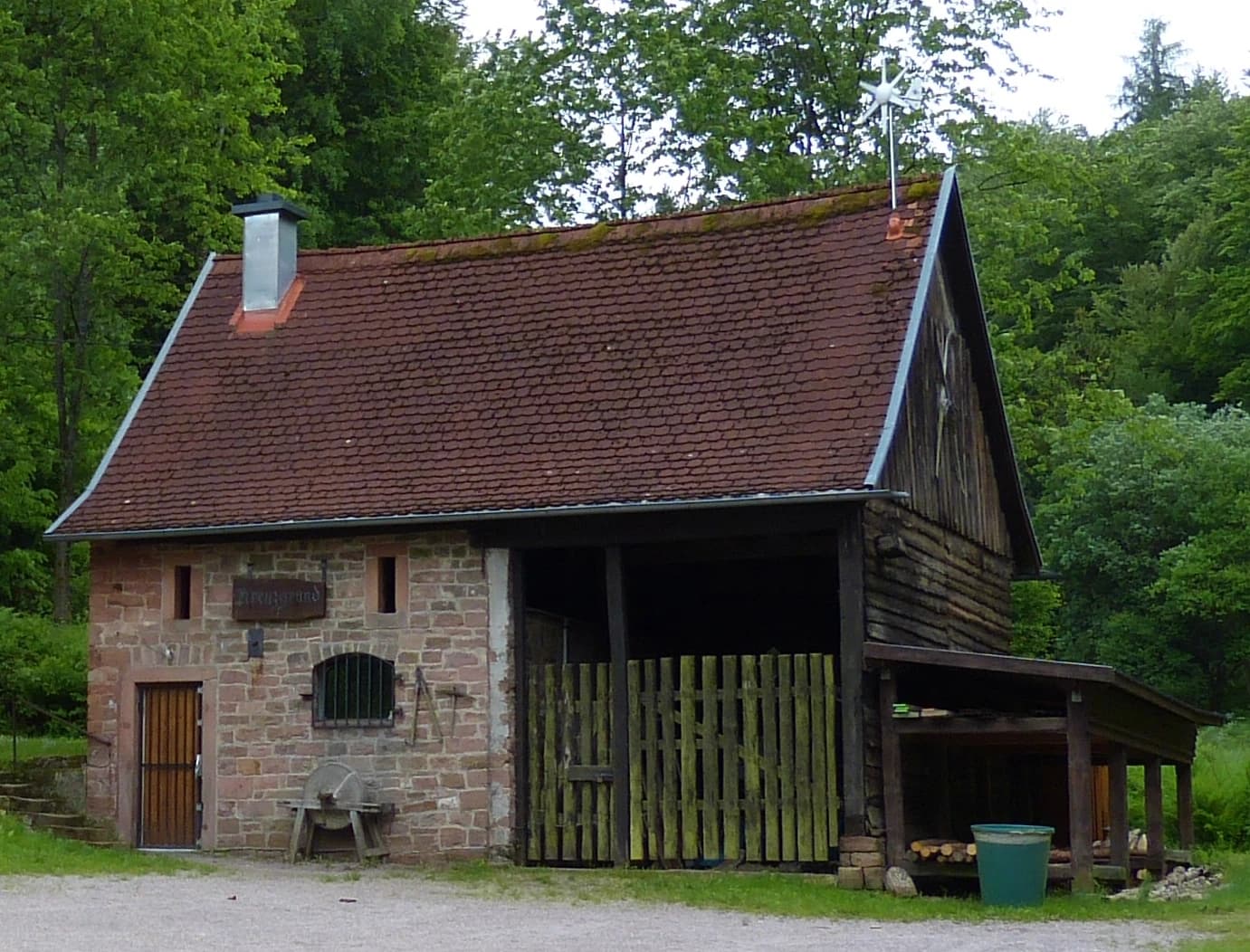 Nebengebäude des Forsthauses Kreuzgrund in Laufach
