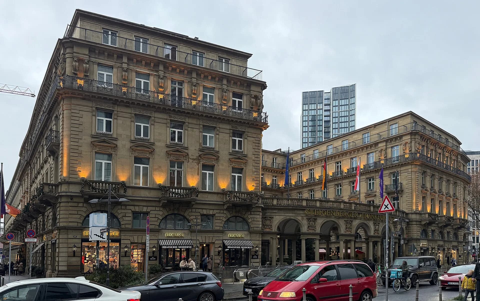 Frankfurter Hof am Kaiserplatz am Abend