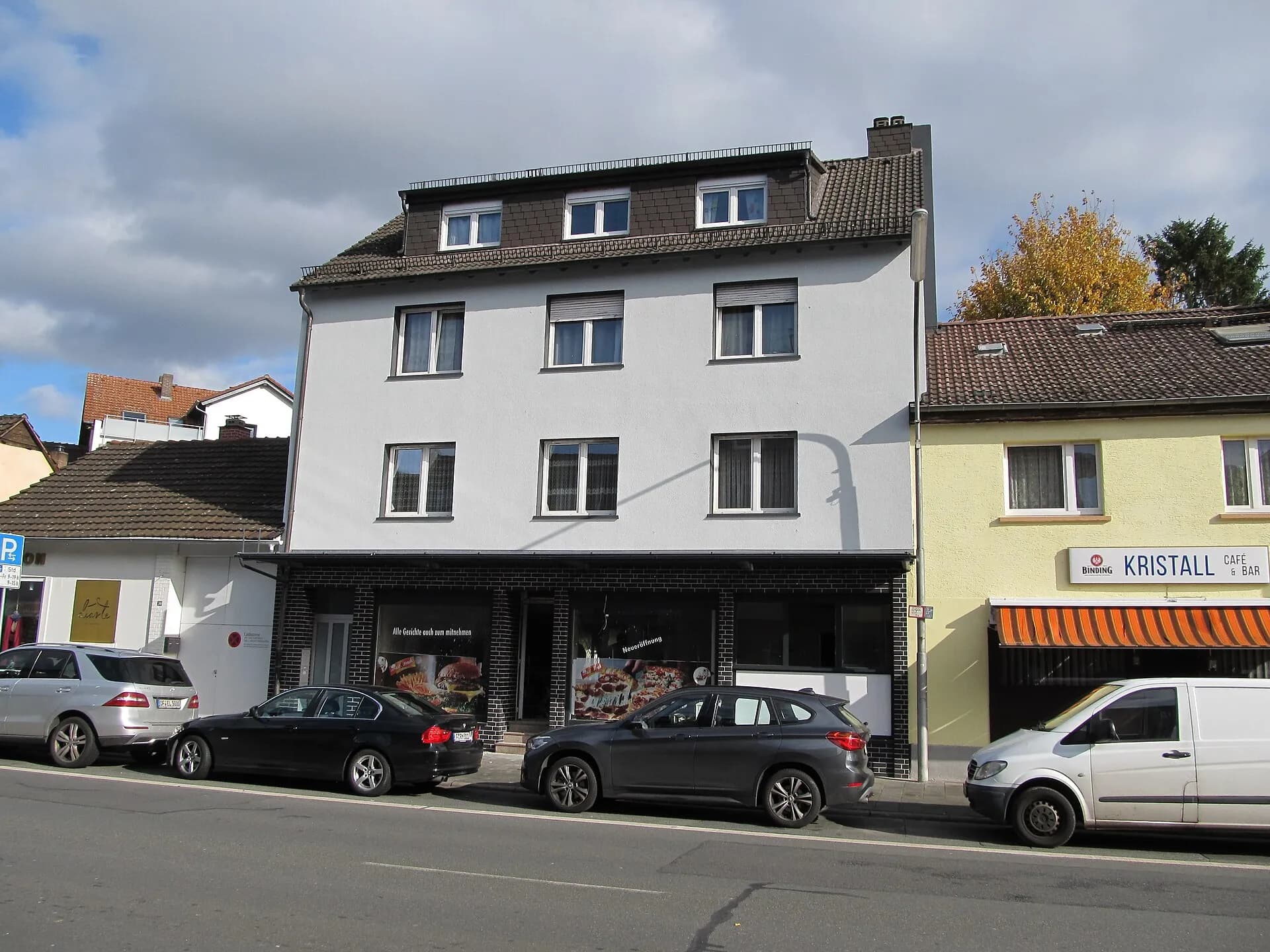 Geschäftshaus Frankfurter Straße 32 von der Straßenecke in Neu-Isenburg