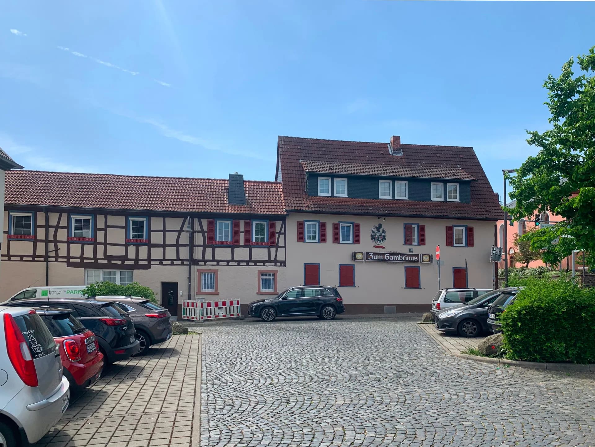 Hofreite und Platz an der Frankfurter Straße 36 in Nieder-Wöllstadt
